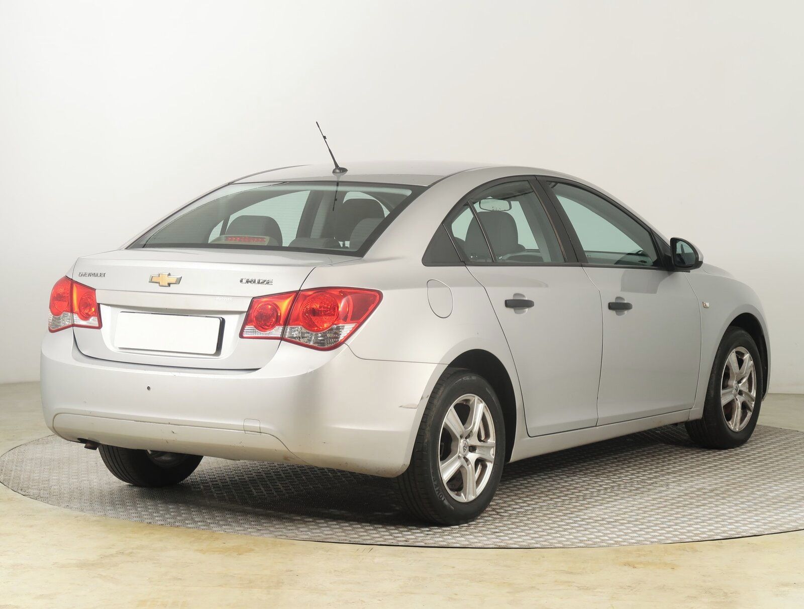 Chevrolet Cruze, 1.6 i 16V, Parkovací asistent - fotka 5