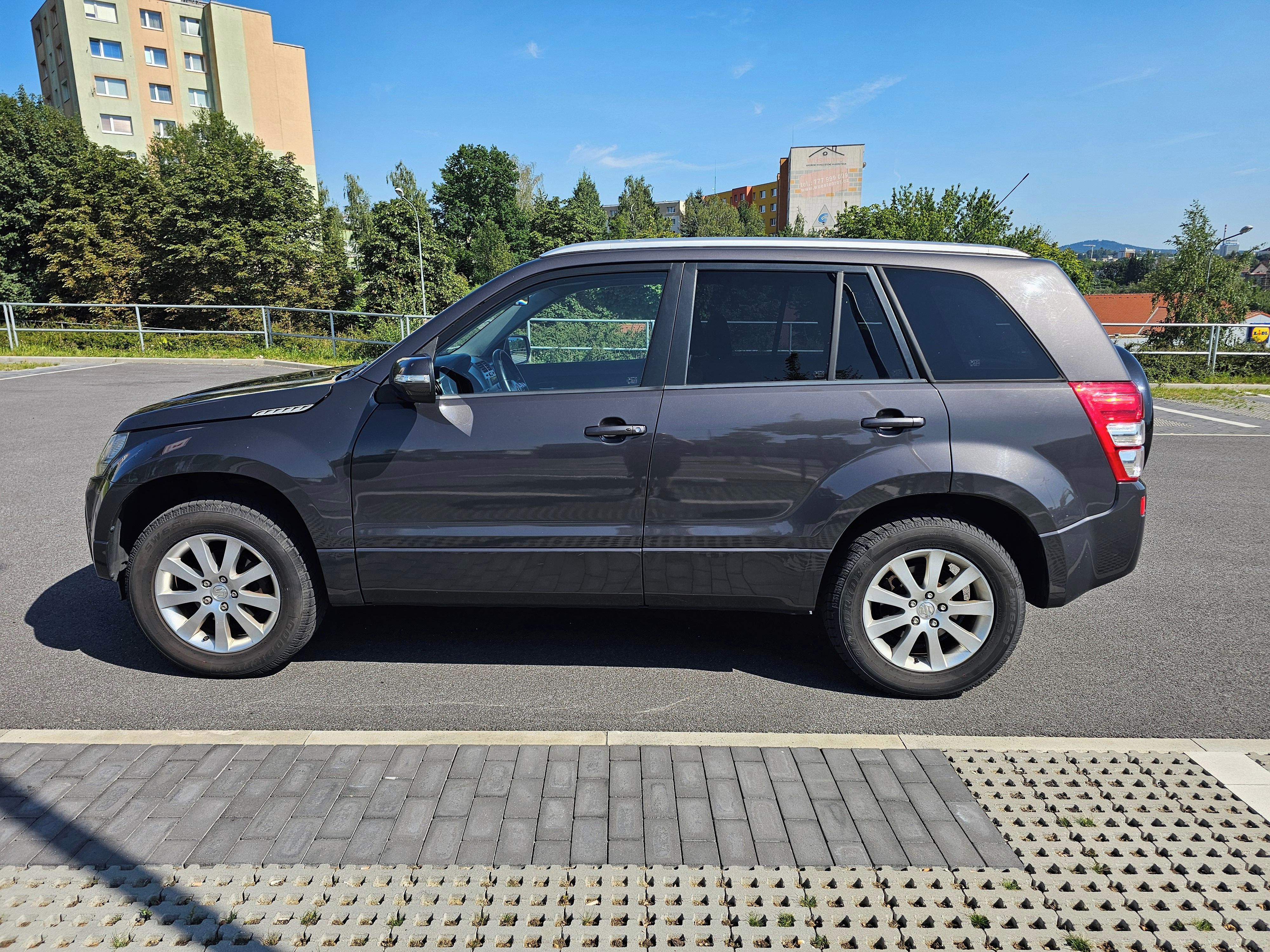 Suzuki Grand Vitara, 2.4 stálá 4x4 Tažné - fotka 3