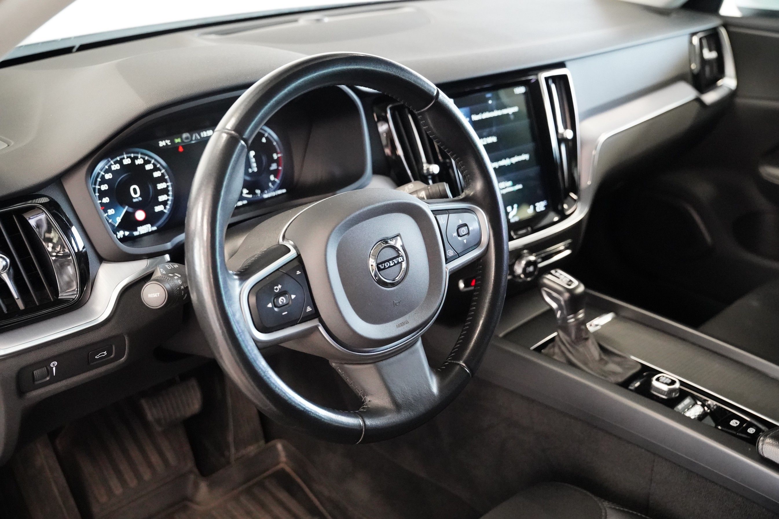 Volvo V60, D4 140 kW Momentum - fotka 6