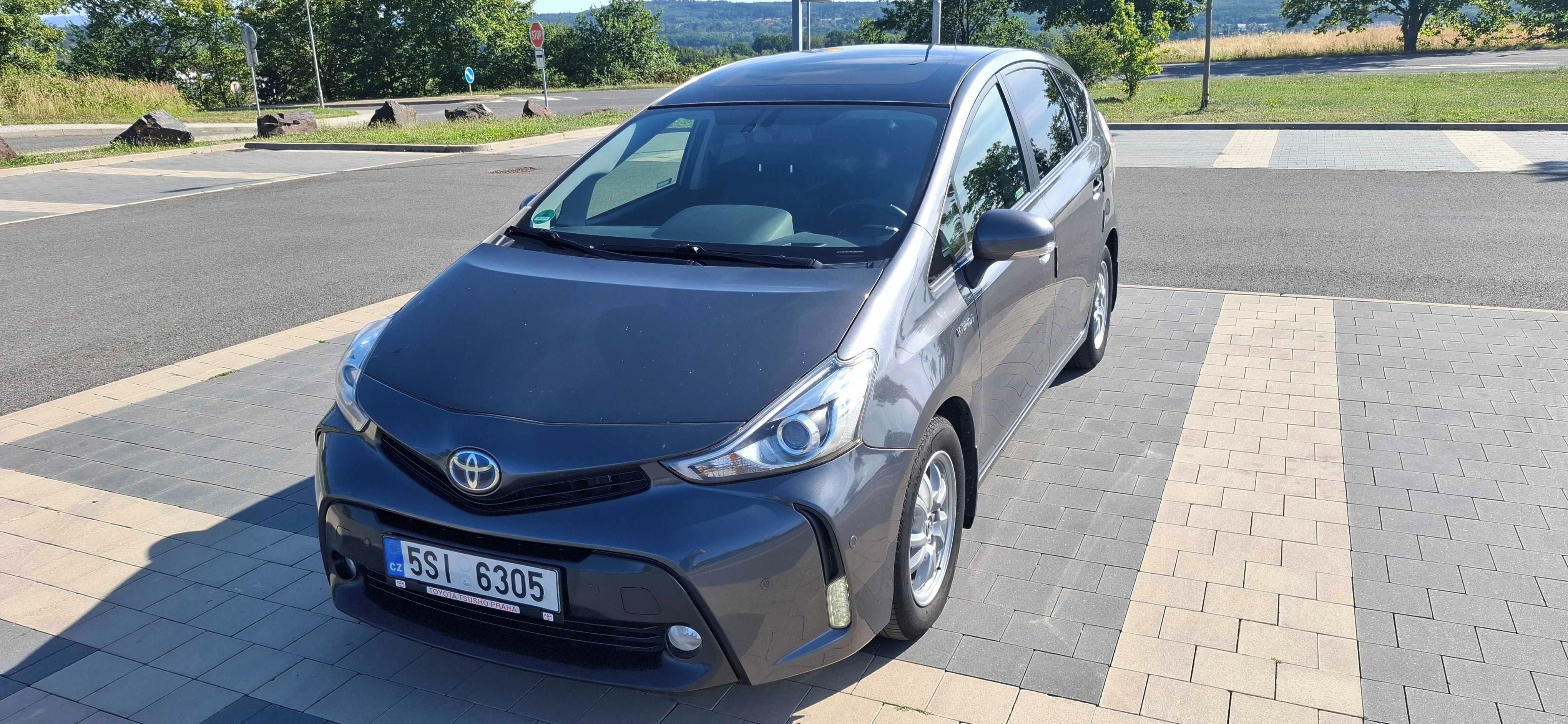 Toyota Prius, 7 míst, TOP výbava, hybrid