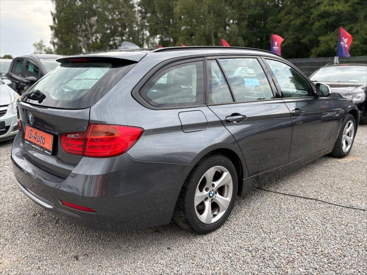 BMW Řada 3, 2,0 318D COMBI - fotka 4