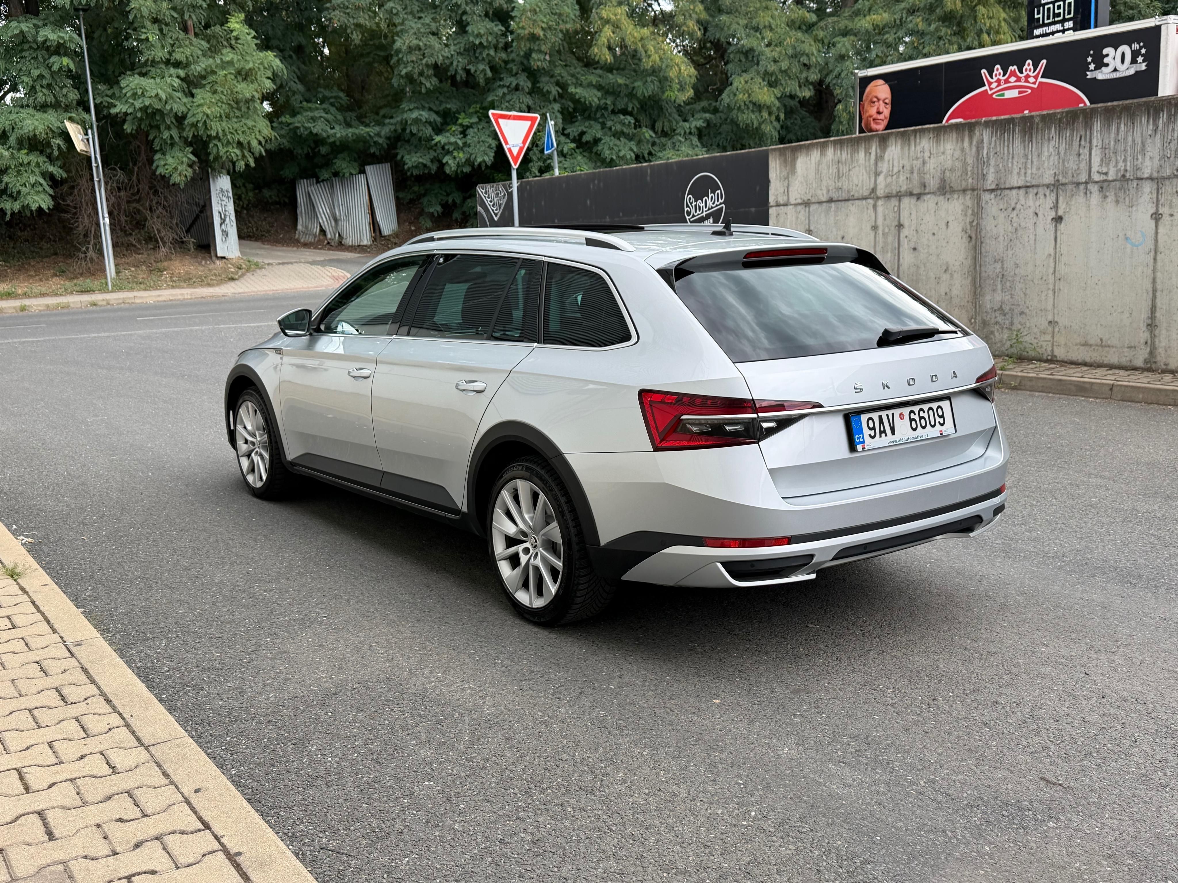 Škoda Superb, Scout 147kw Tažné Panó 4x4 DSG - fotka 4