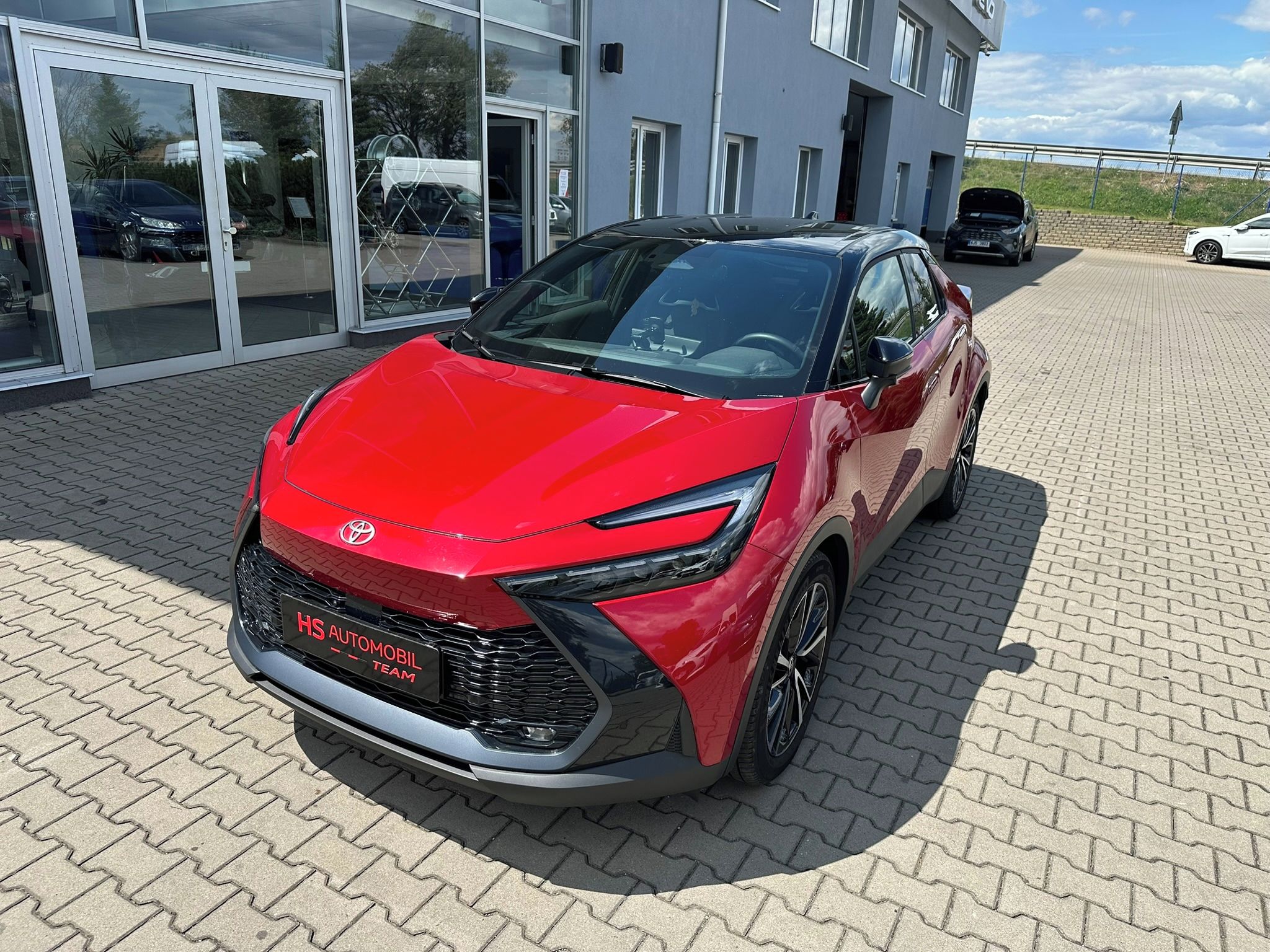 Toyota C-HR, 2,0 Plug-in Hybrid 164kW - fotka 2