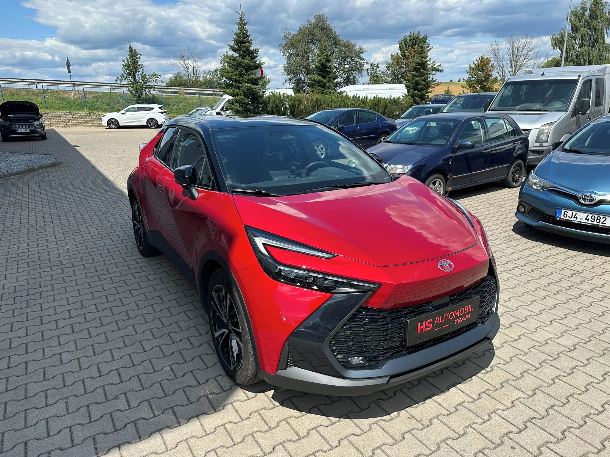 Toyota C-HR, 2,0 Plug-in Hybrid 164kW - fotka 5