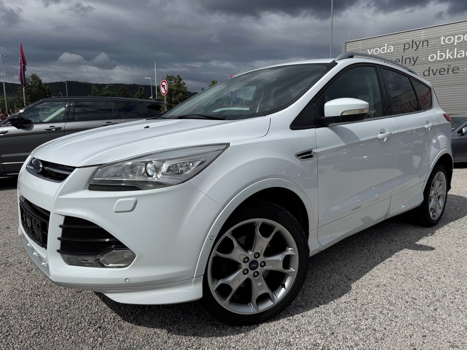 Ford Kuga, 1.5 EcoBoost INDIVIDUAL TOP - fotka 2