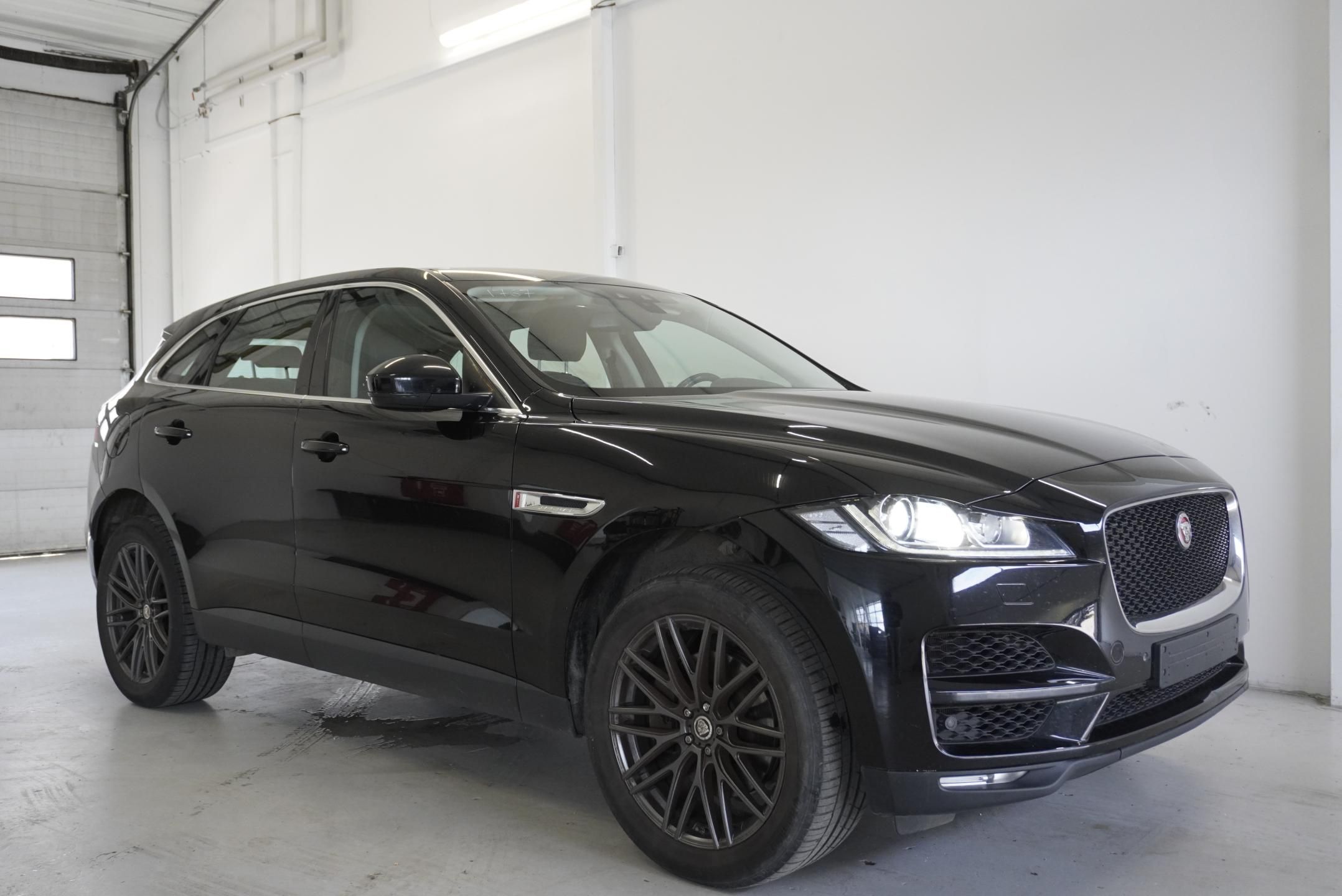 Jaguar F-Pace, 3.0D 221 kW 4x4 AUTOMAT 8st. - fotka 3