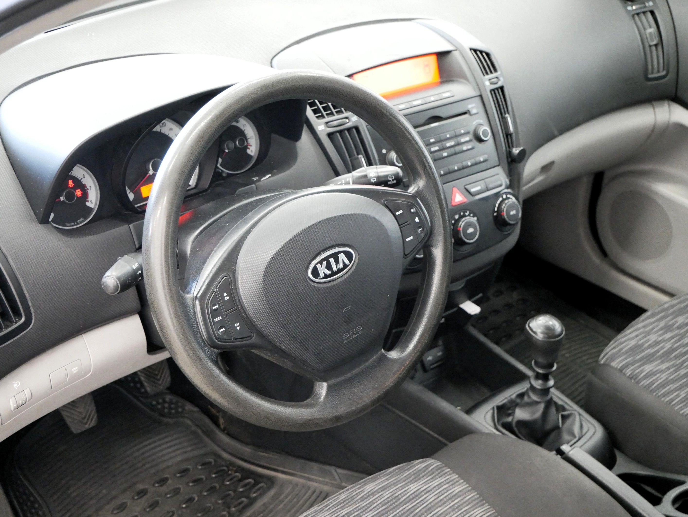 Kia Cee´d, 1.4i 74kW - fotka 5