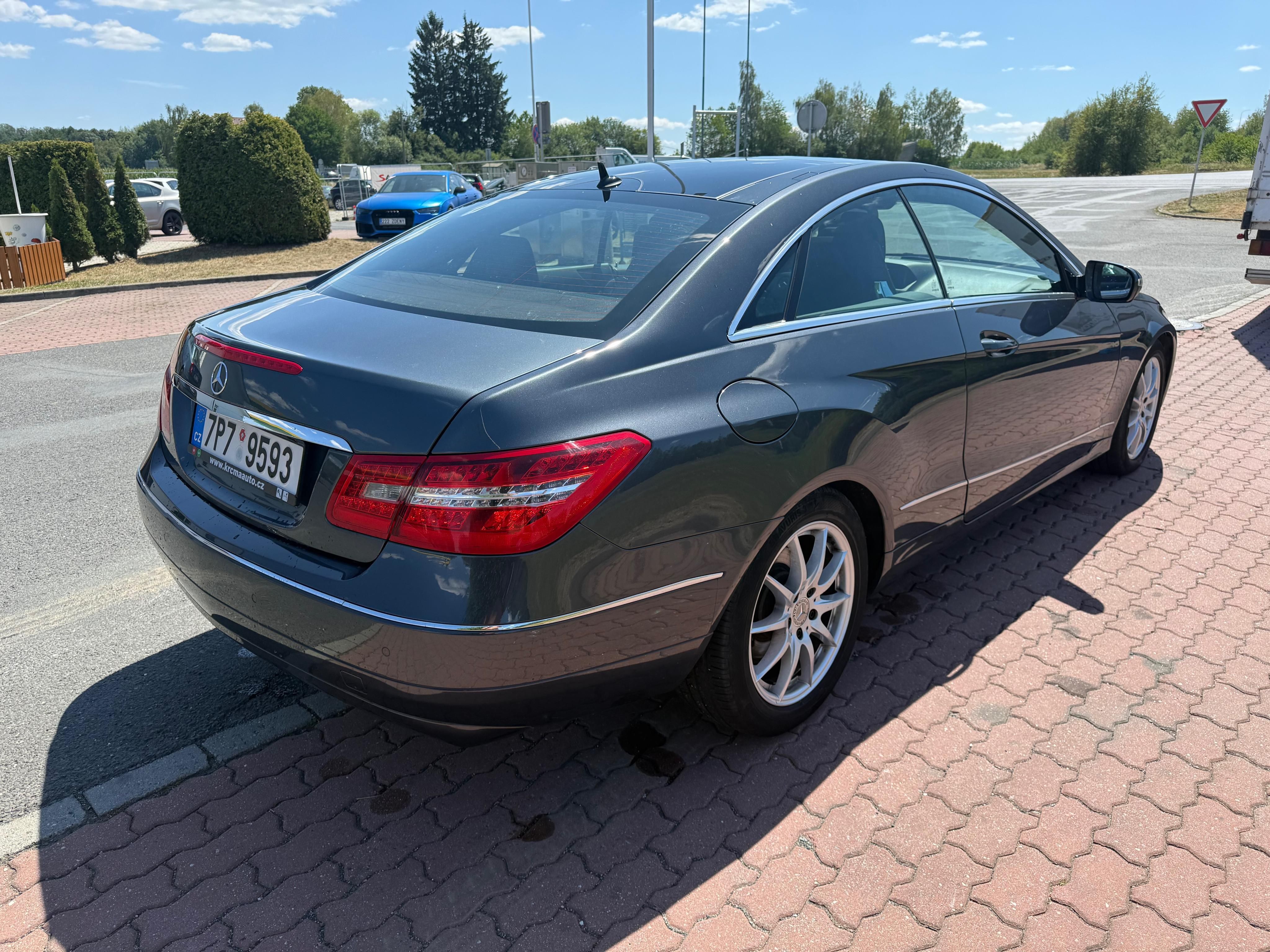Mercedes-Benz Třídy E, E250 CDi Coupe BlueEffinency. - fotka 4