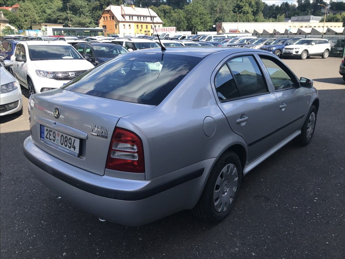 Škoda Octavia, 1,6 MPi 75kW - fotka 5