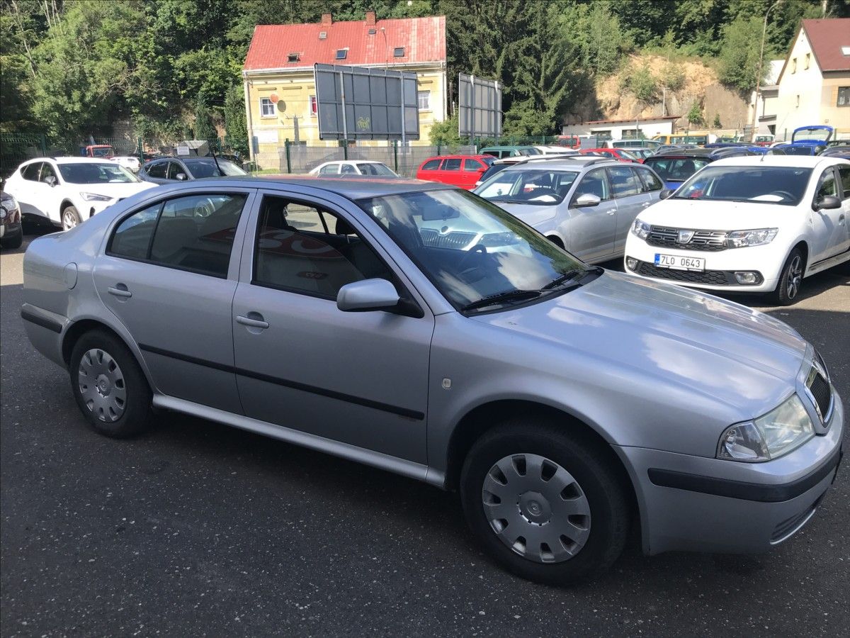 Škoda Octavia, 1,6 MPi 75kW - fotka 4