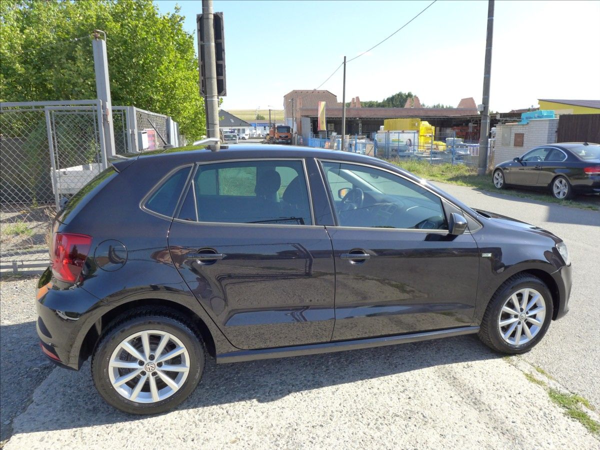 Volkswagen Polo, 1,0 MPI  HIGHLINE, 1.MAJITEL - fotka 5