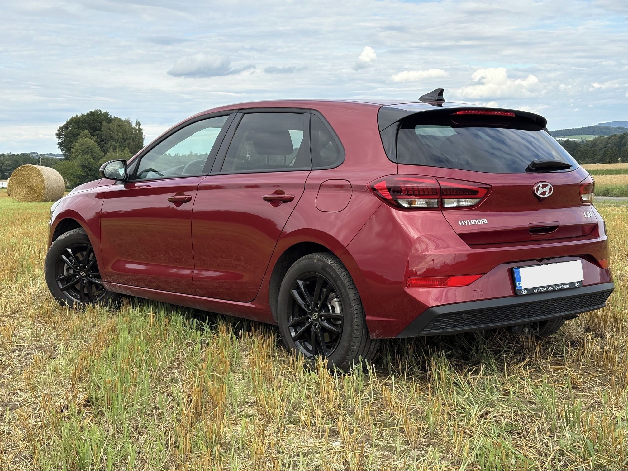 Hyundai i30, Hyundai i30 v záruce s tažným - fotka 3