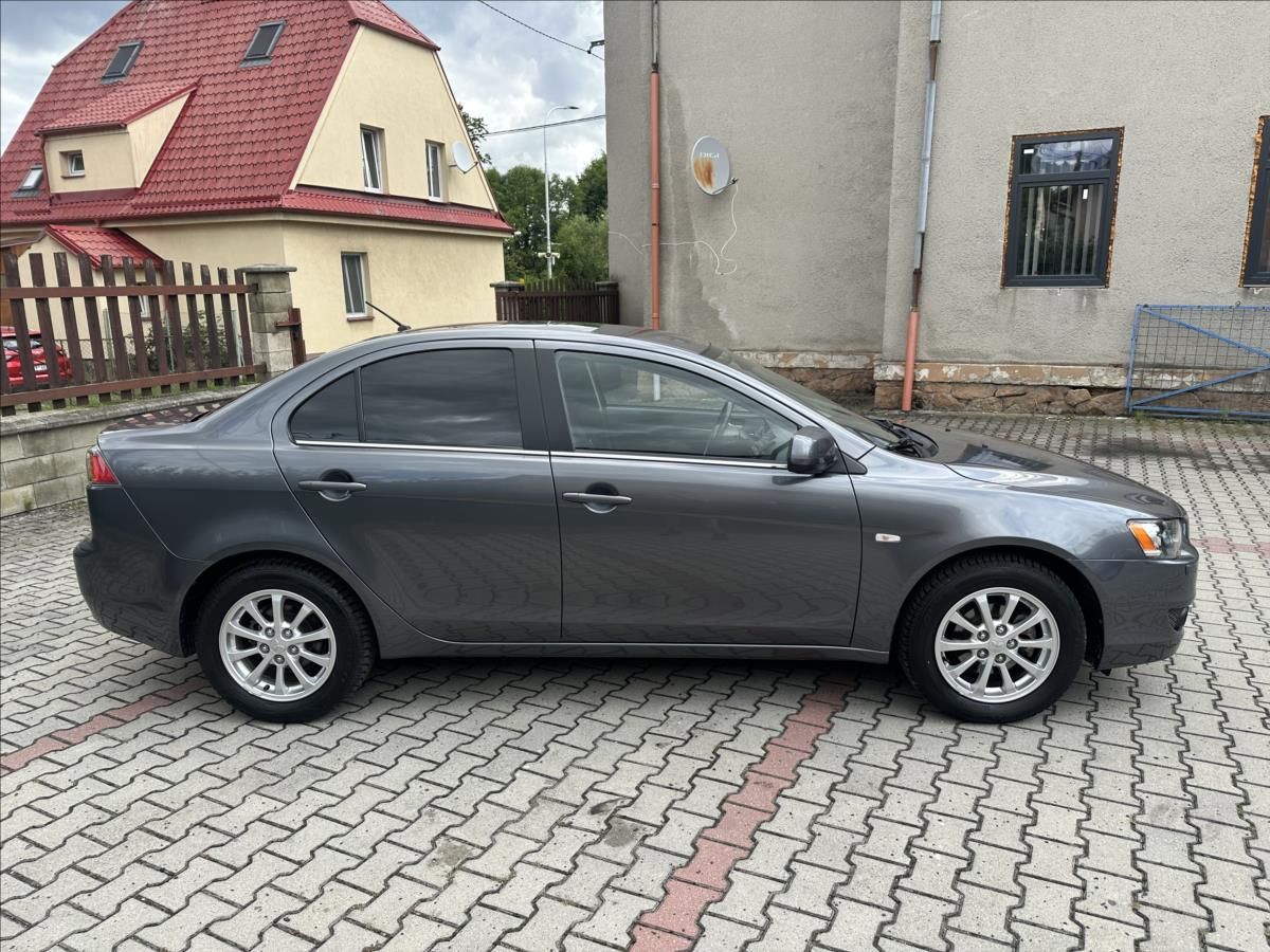 Mitsubishi Lancer, 1,6 33 tis KM !! TOP STAV !! - fotka 2