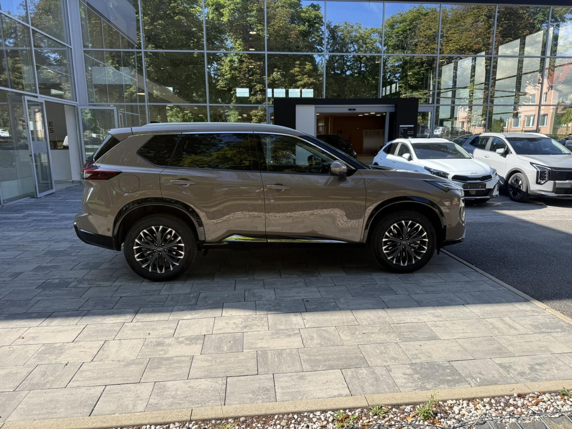 Nissan X-Trail, e-POWER,e-4O, 4WD, TEKNA, BOSE - fotka 4