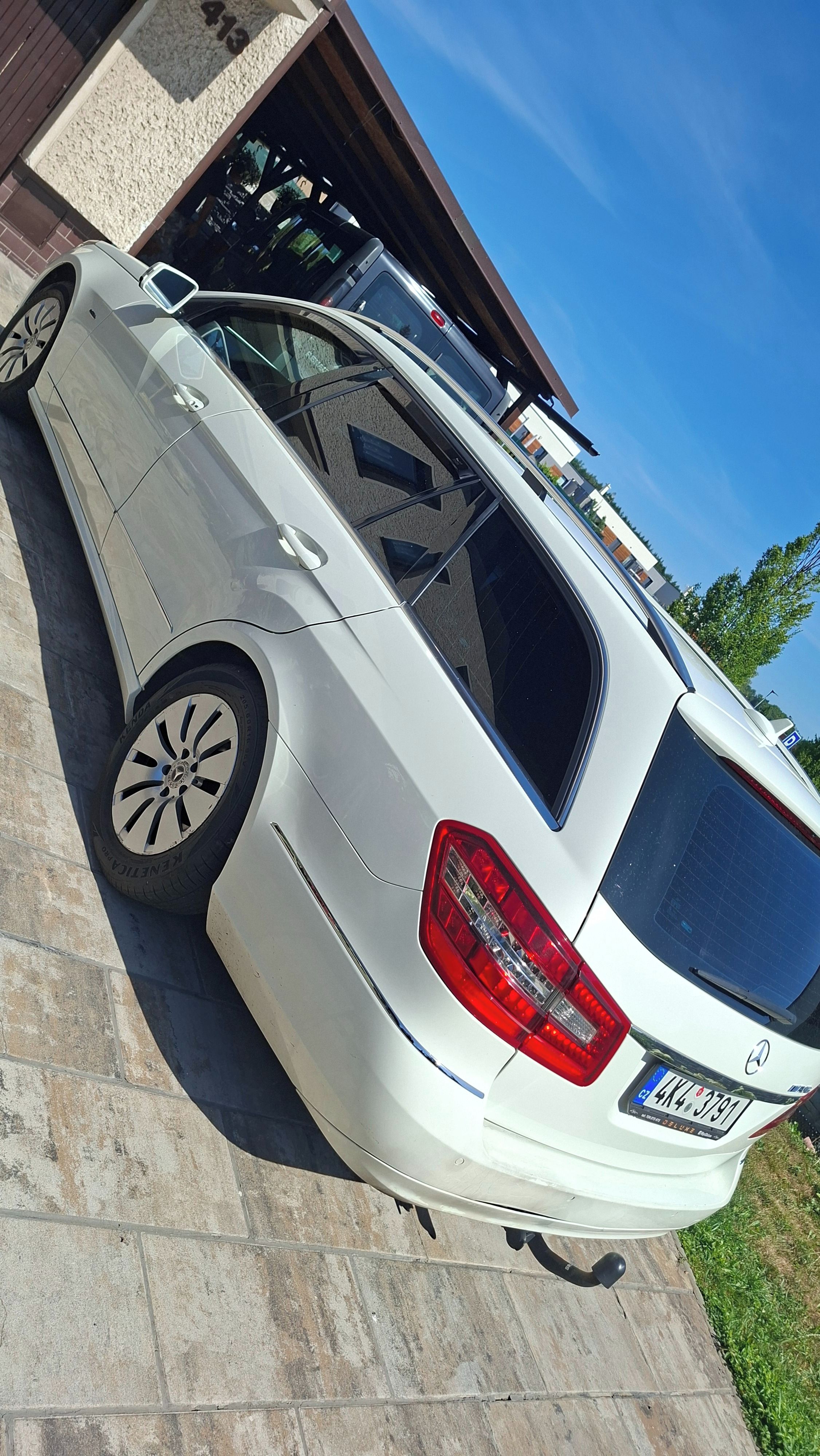 Mercedes-Benz Třídy E, Mercedes-Benz E 220 CDI - fotka 5