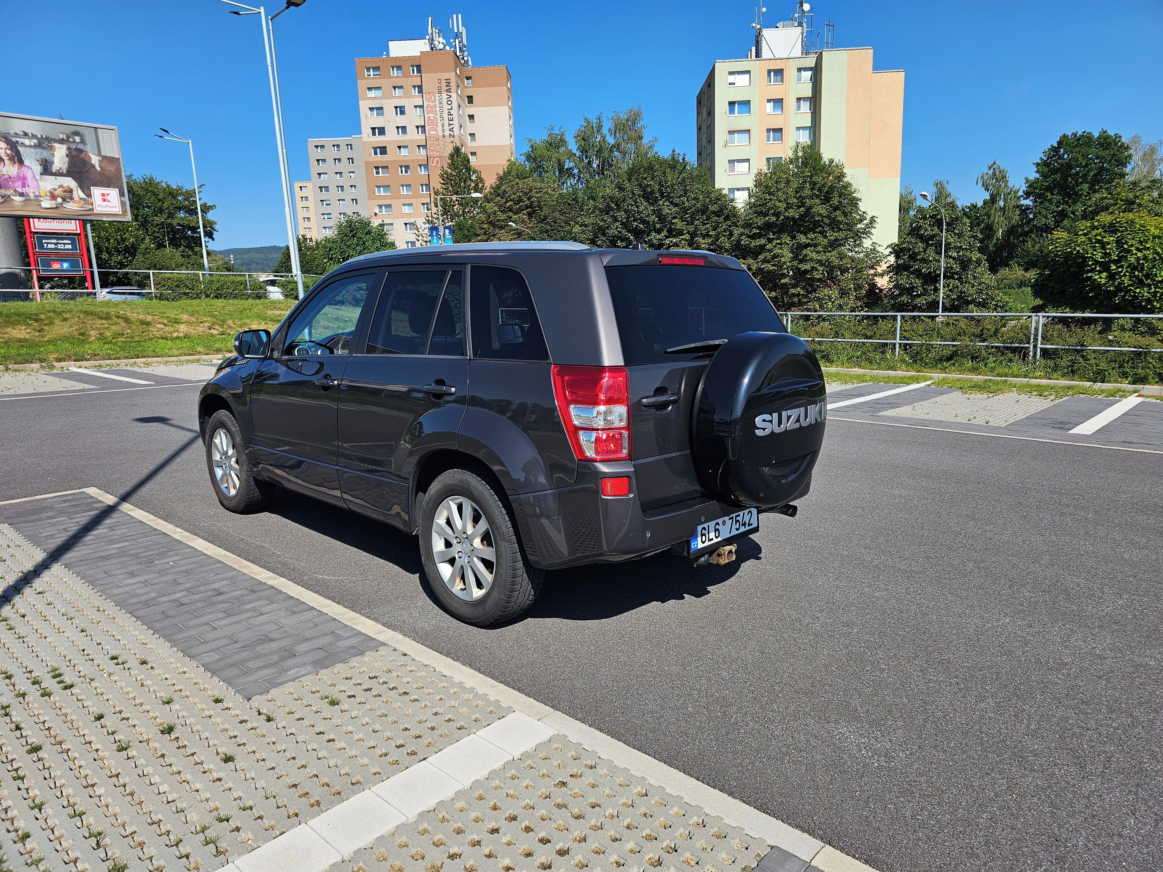 Suzuki Grand Vitara, 2.4 stálá 4x4 Tažné - fotka 4