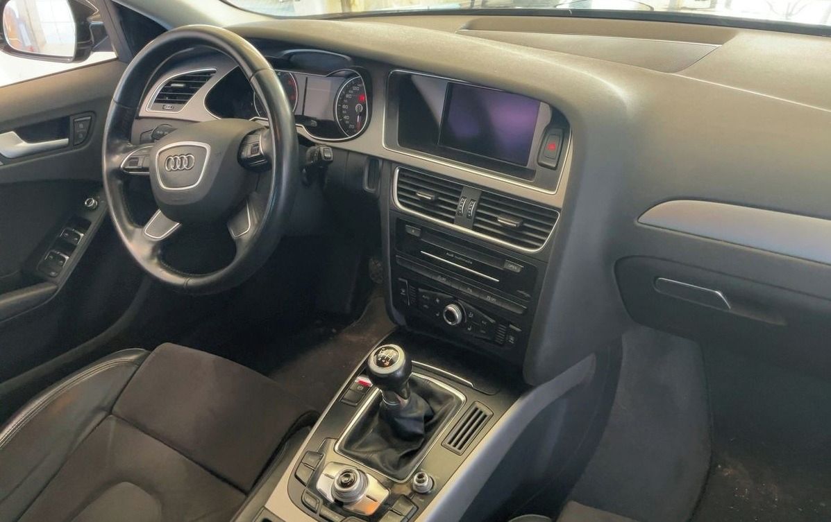 Audi A4, 2.0Tdi 140KW ALCANTRA TAŽNÉ - fotka 3