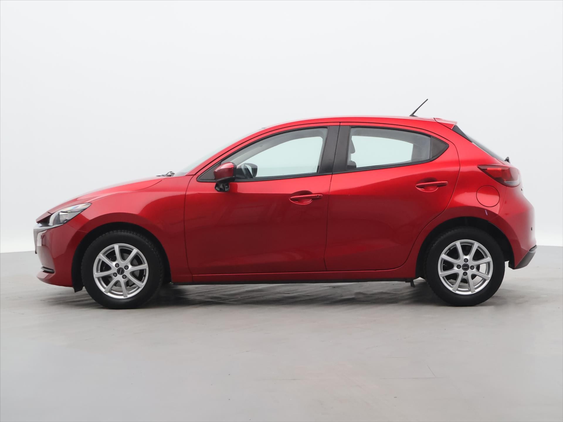 Mazda 2, 1,5 Skyactiv-G 66kW REVOLUTION - fotka 4