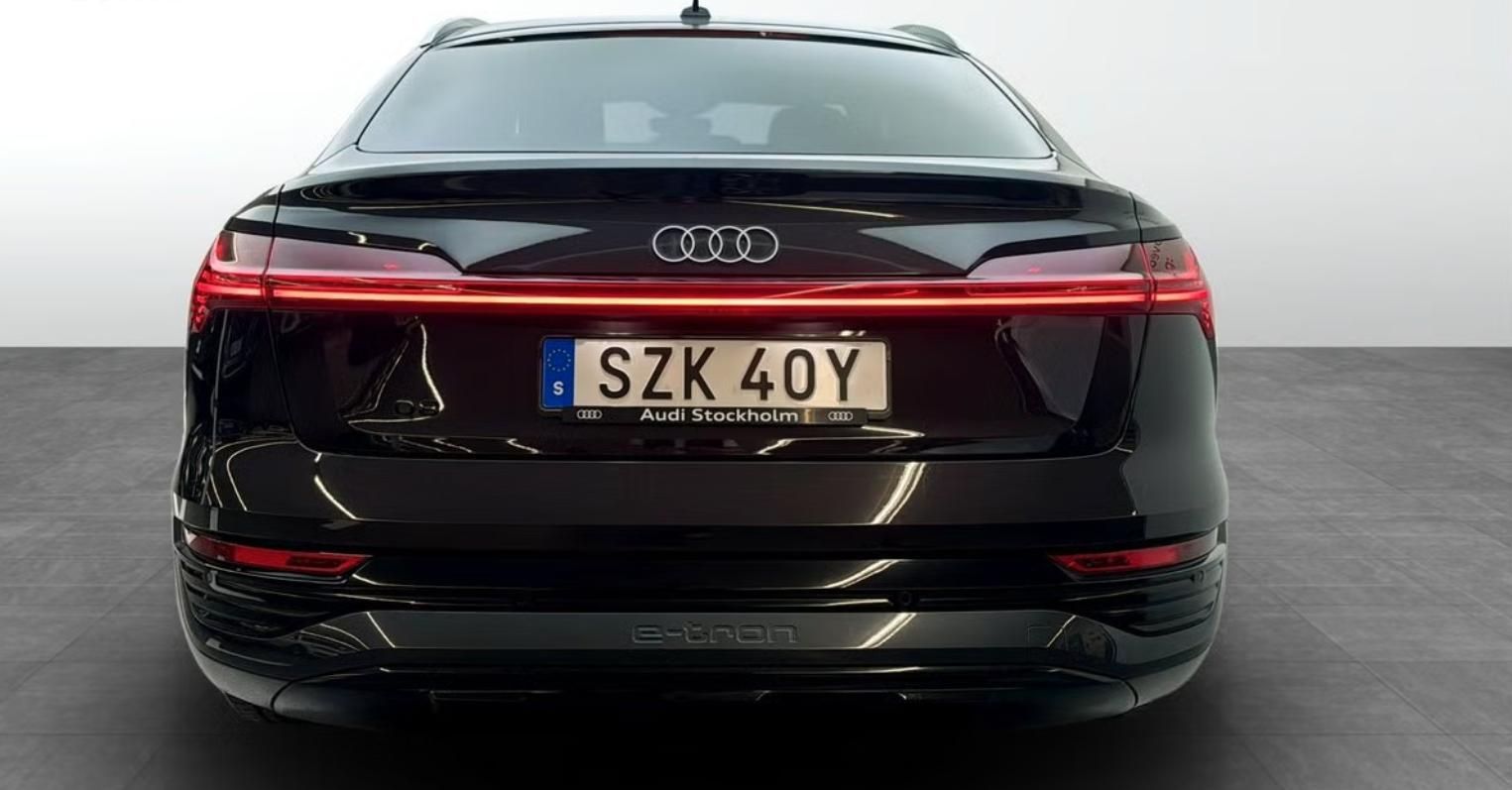 Audi Q8 e-tron, SB 55 Q 360k Pano Taž Bílý in. - fotka 5