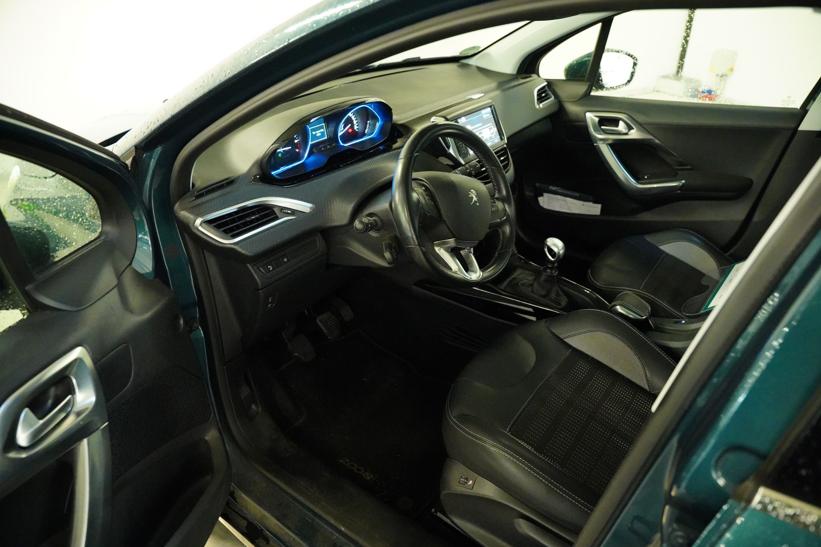Peugeot 2008, 1.2 PureTech 96 kW Allure - fotka 5