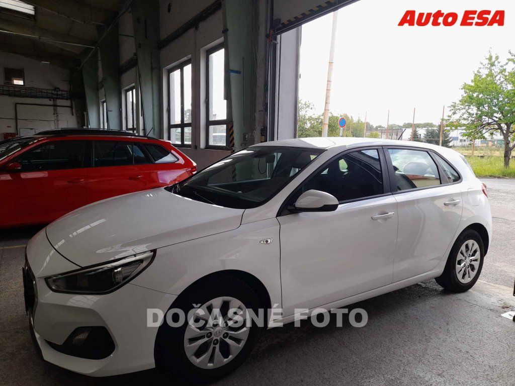 Hyundai i30, 1.4i,servis.kniha,AC
