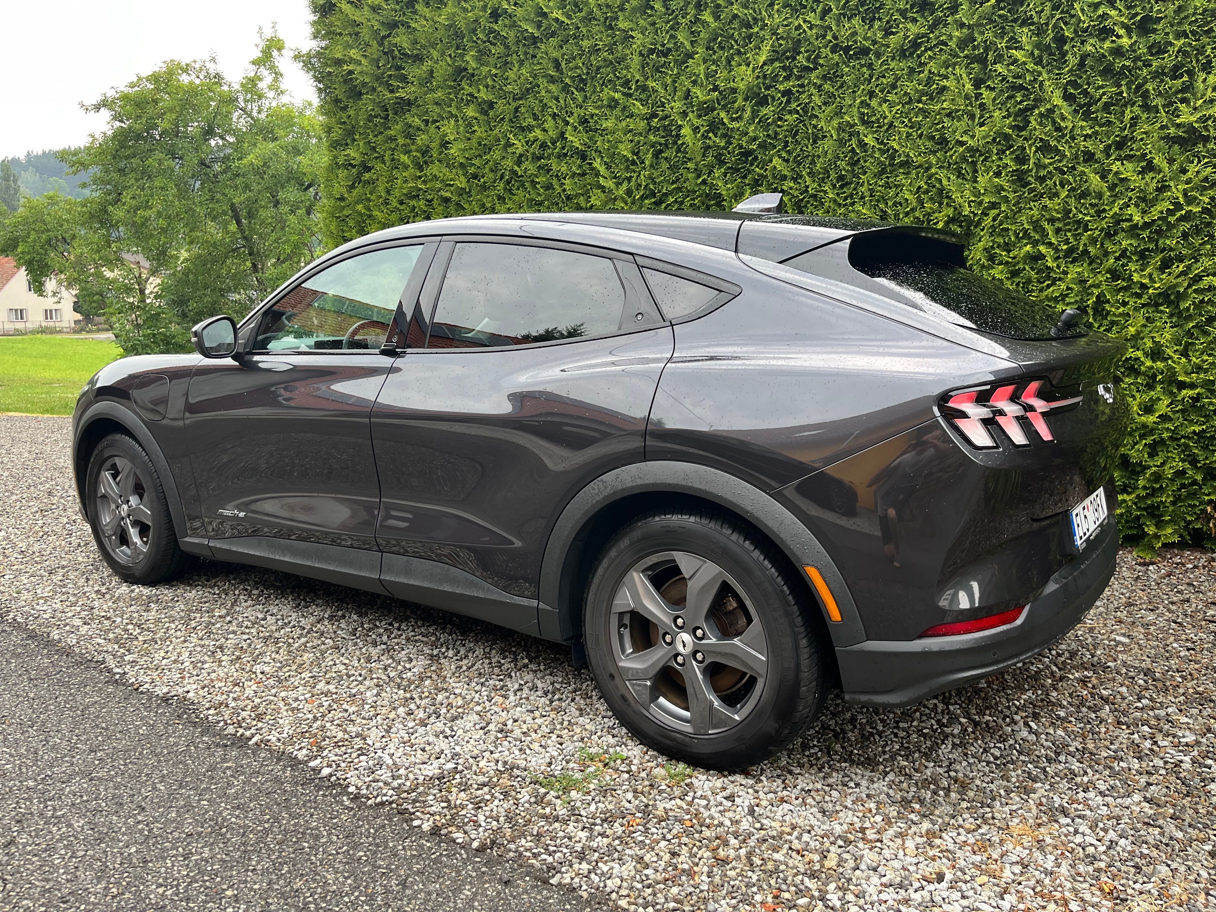 Ford Mustang Mach-E, SR 75,7 kWh - 93% SOH - fotka 5
