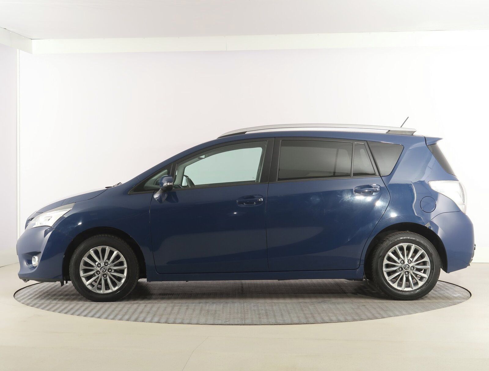 Toyota Verso, 1.6 D-4D, Xenony - fotka 3
