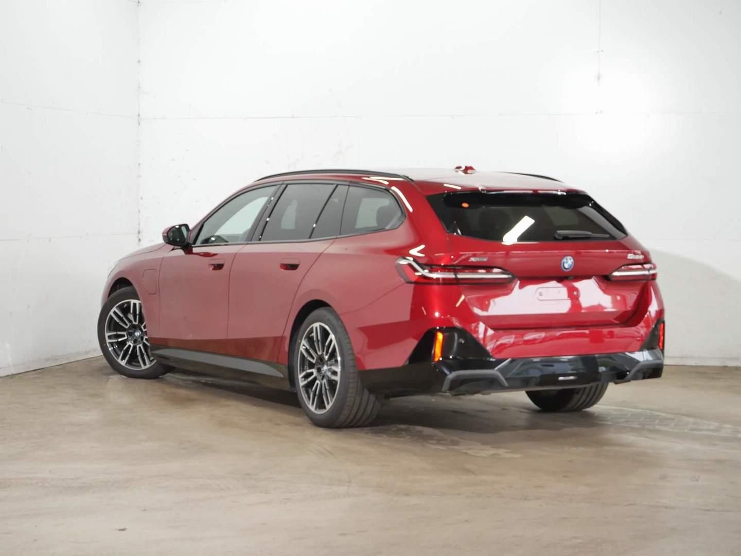 BMW Řada 5, 550e xDrive Touring Tažné Bowe - fotka 3