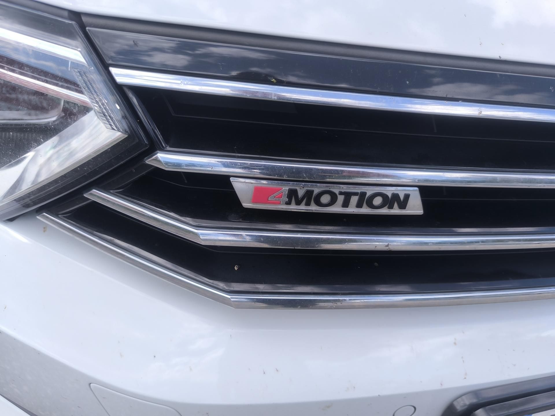 Volkswagen Passat, 4X4,MANUÁL,VÝBAVA,SERVIS,PĚKNÝ - fotka 4