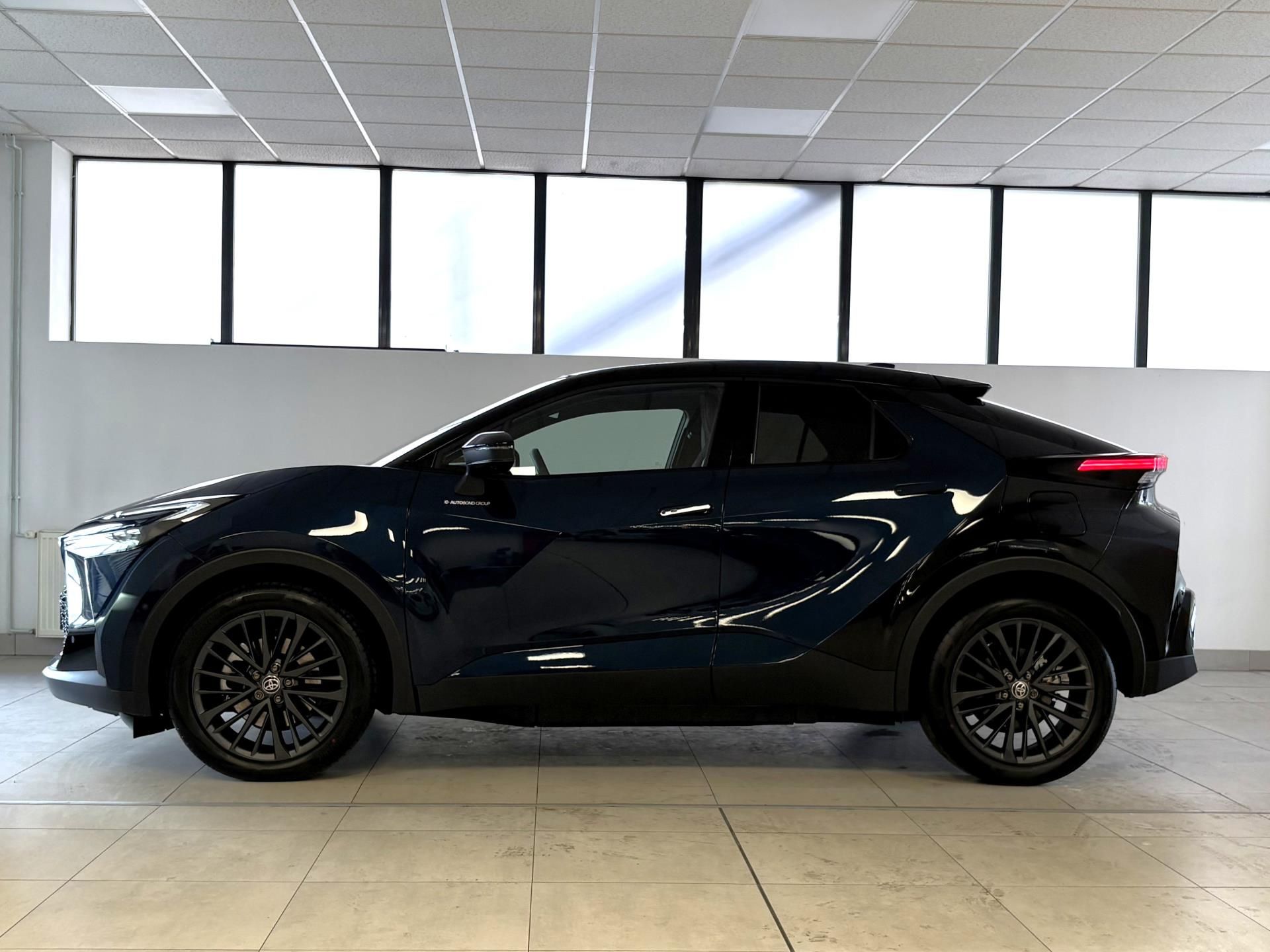 Toyota C-HR, Tokyo Edition, 2,0 L.,Plug-in - fotka 3