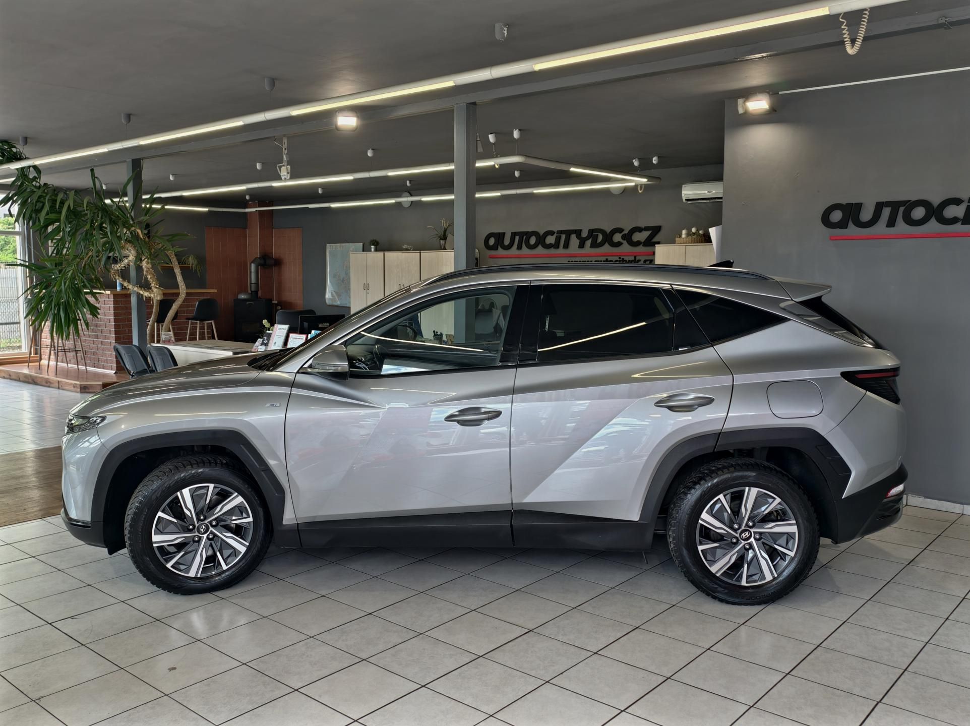 Hyundai Tucson, 1.6 CRDi MHEV 100kW SMART, DPH - fotka 4