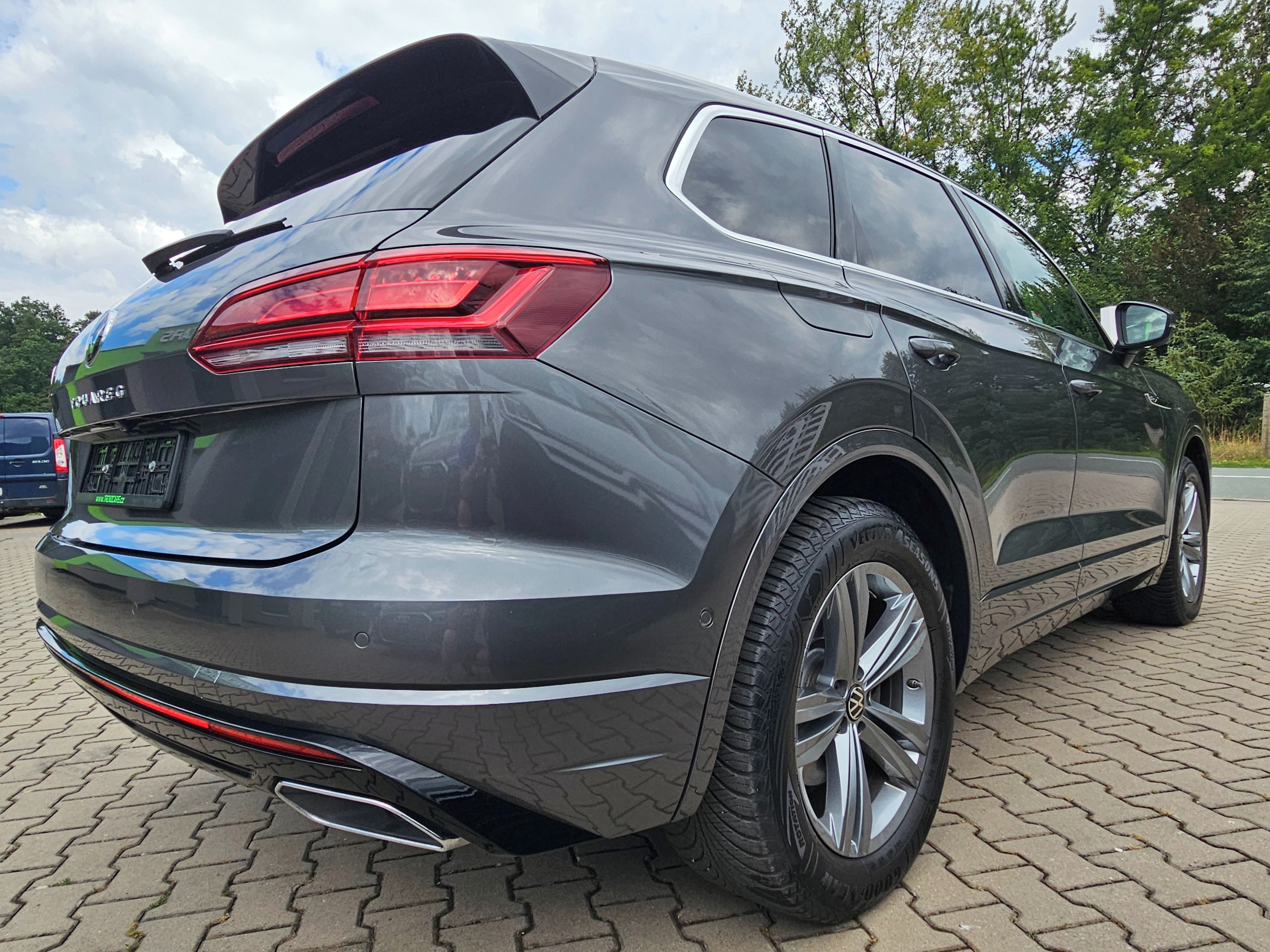 Volkswagen Touareg, 3.0 TDi R-LINE Vzuch Tažné ACC - fotka 4
