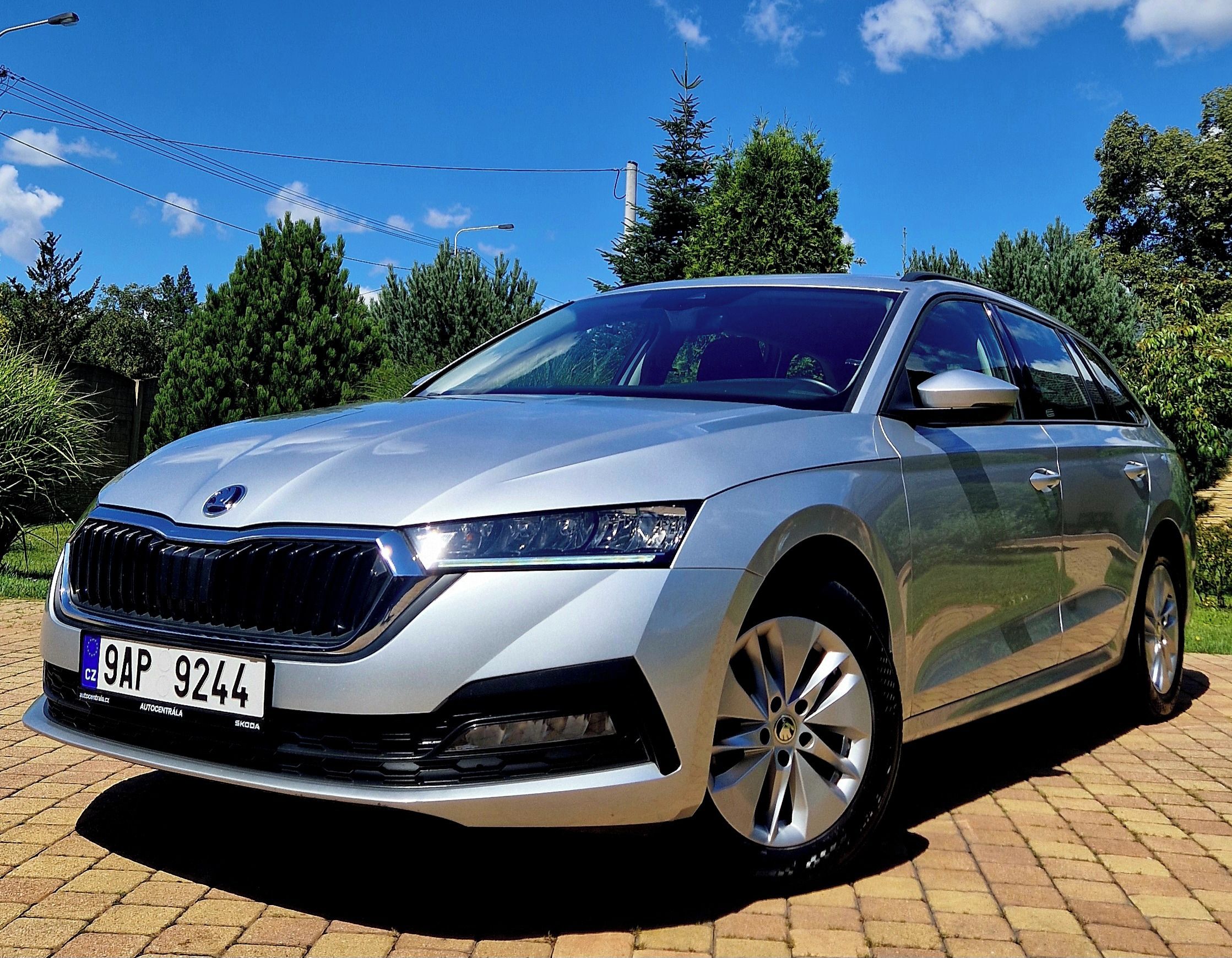 Škoda Octavia, 2.0 TDi 110kw 4x4 DSG Tažné - fotka 2
