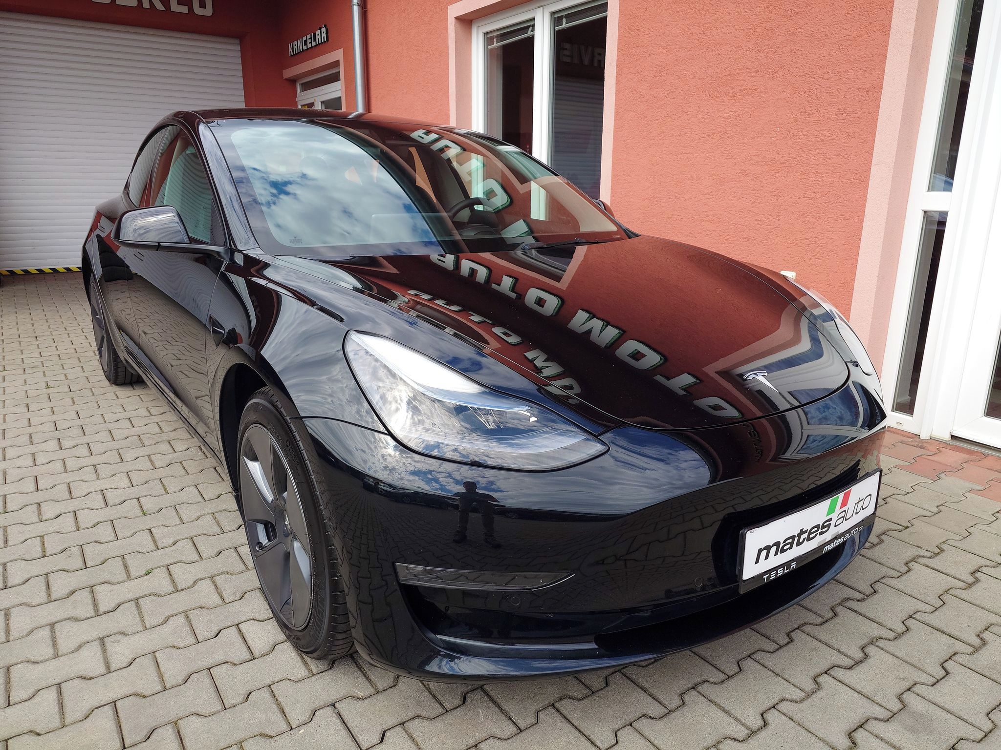 Tesla Model 3, Long Range Dual Motor 366 kW S - fotka 5