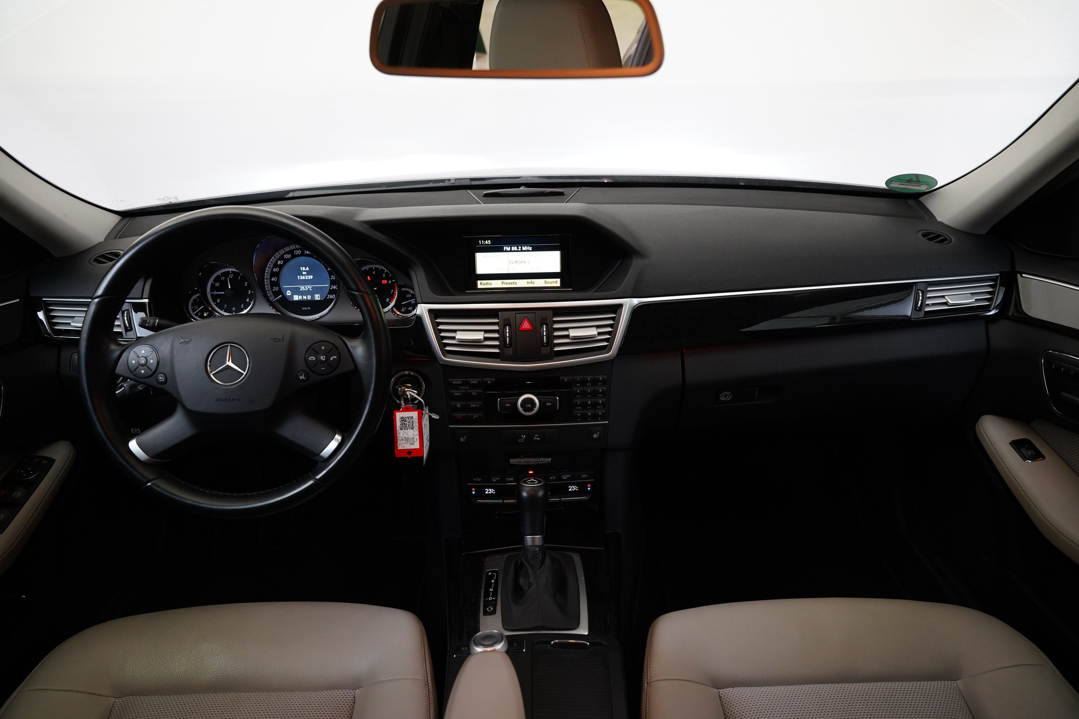 Mercedes-Benz Třídy E, 200T 135 kW Avantgarde - fotka 5