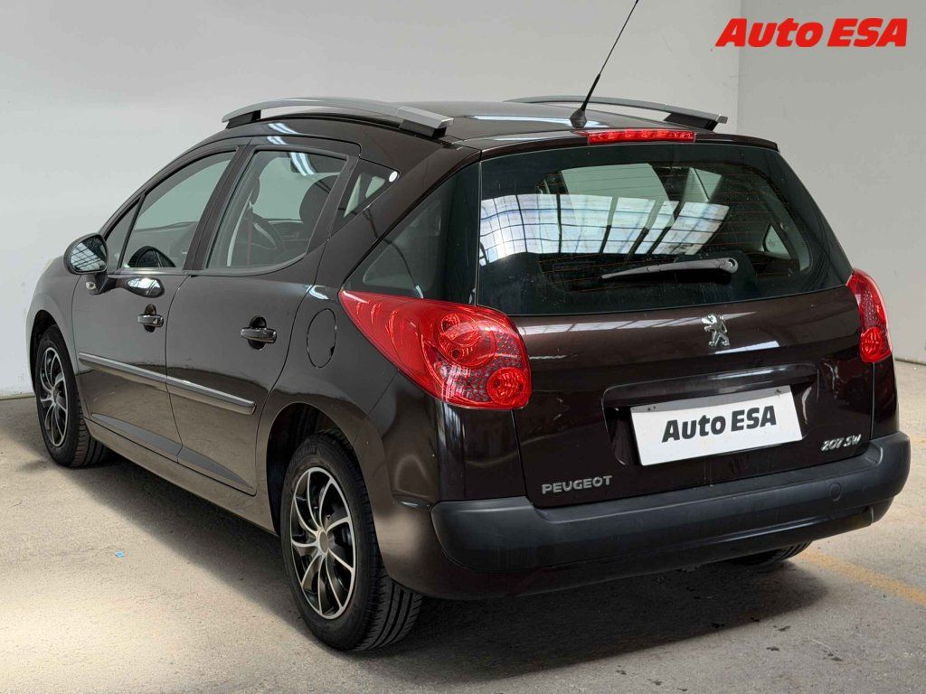 Peugeot 207, 1.4,1.maj,ČR,servis.kniha - fotka 6