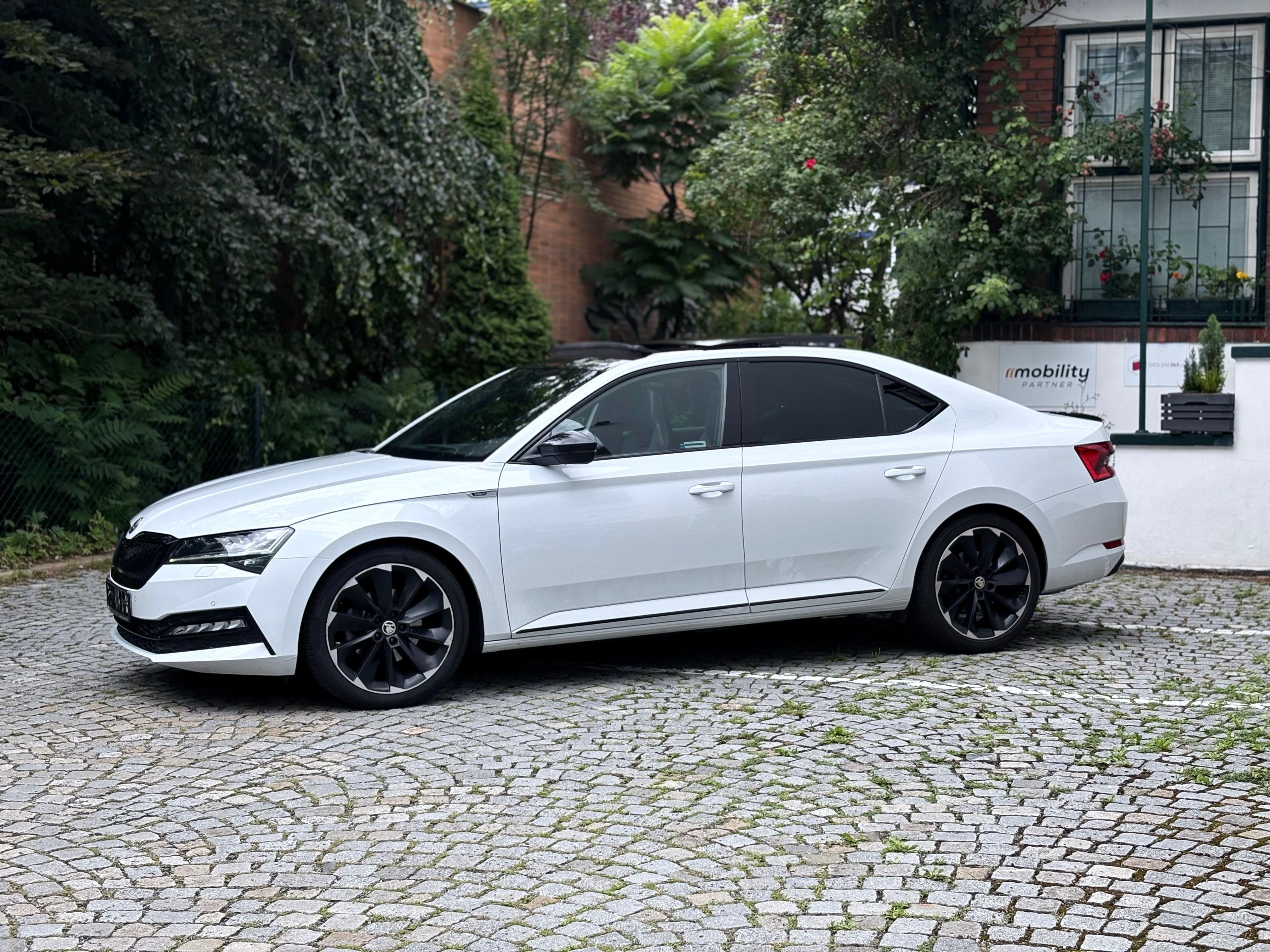 Škoda Superb, SPORTLINE 1.5 TSI 110kW DSG,ČR - fotka 4