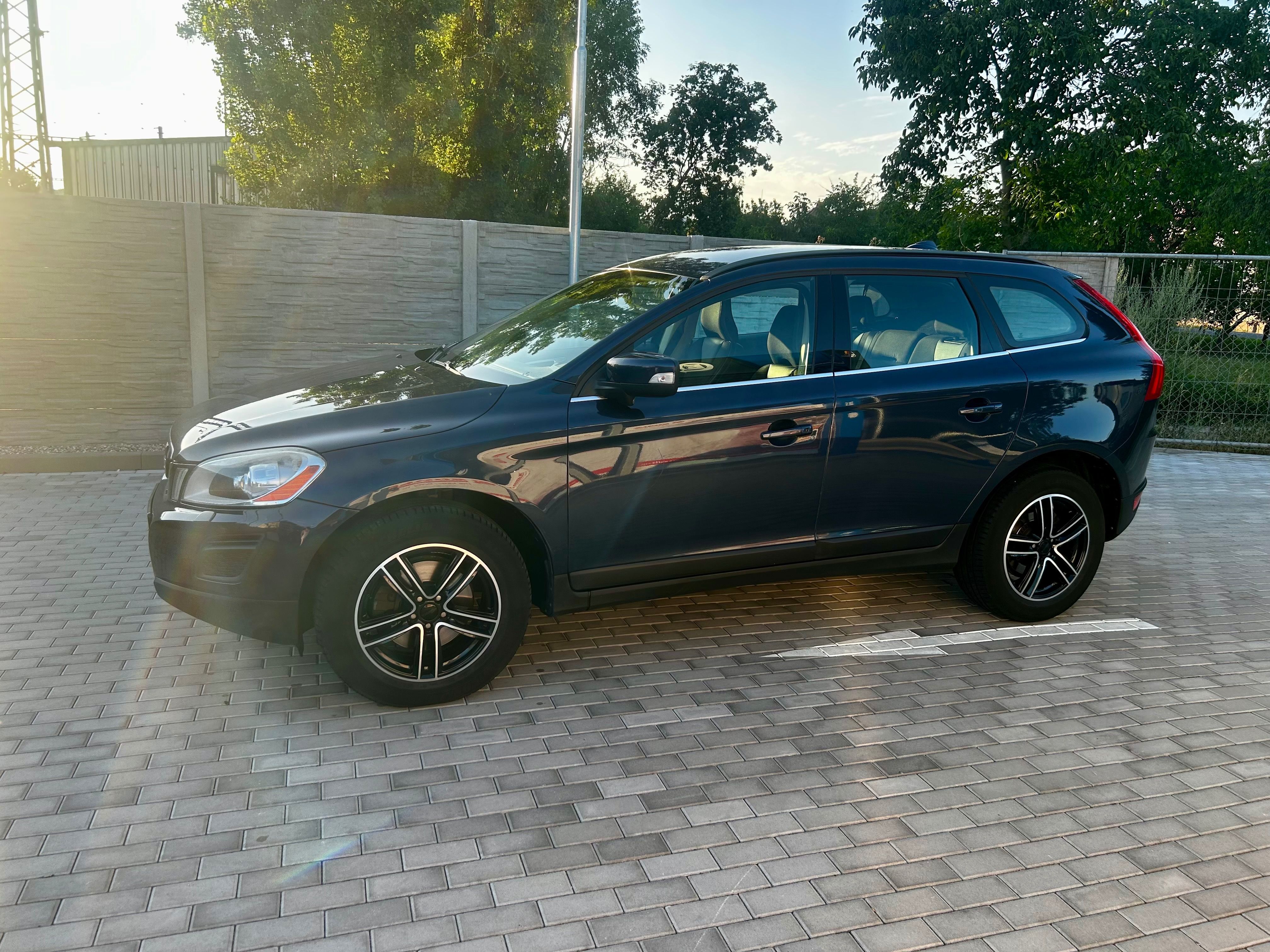 Volvo XC60, Volvo XC60 D3 AWD - fotka 3