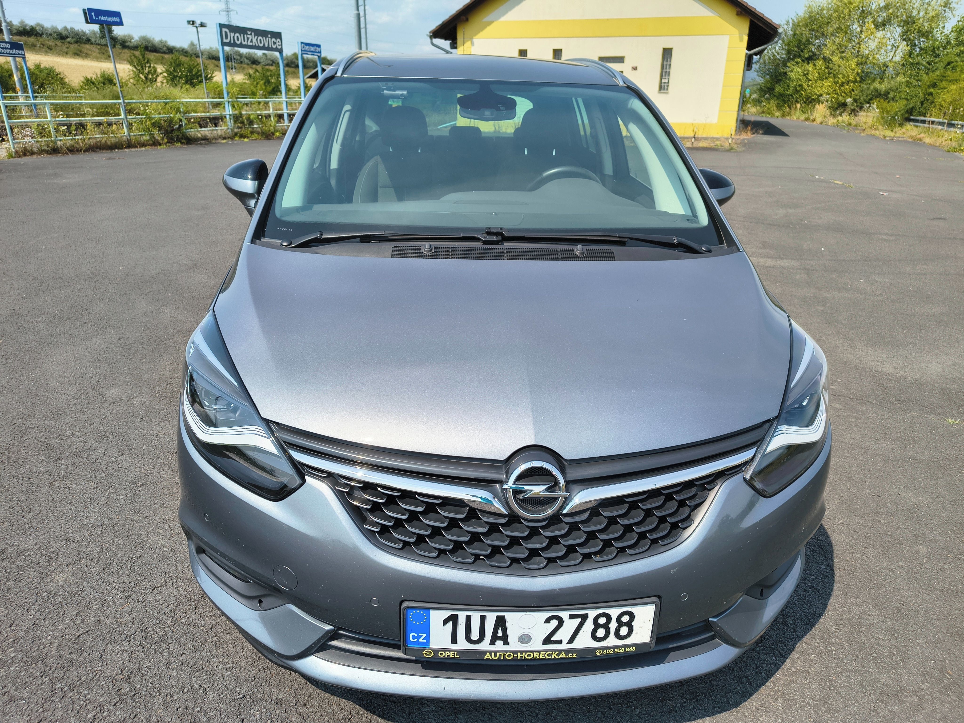 Opel Zafira, 1,6 benzín, 7 míst - fotka 3