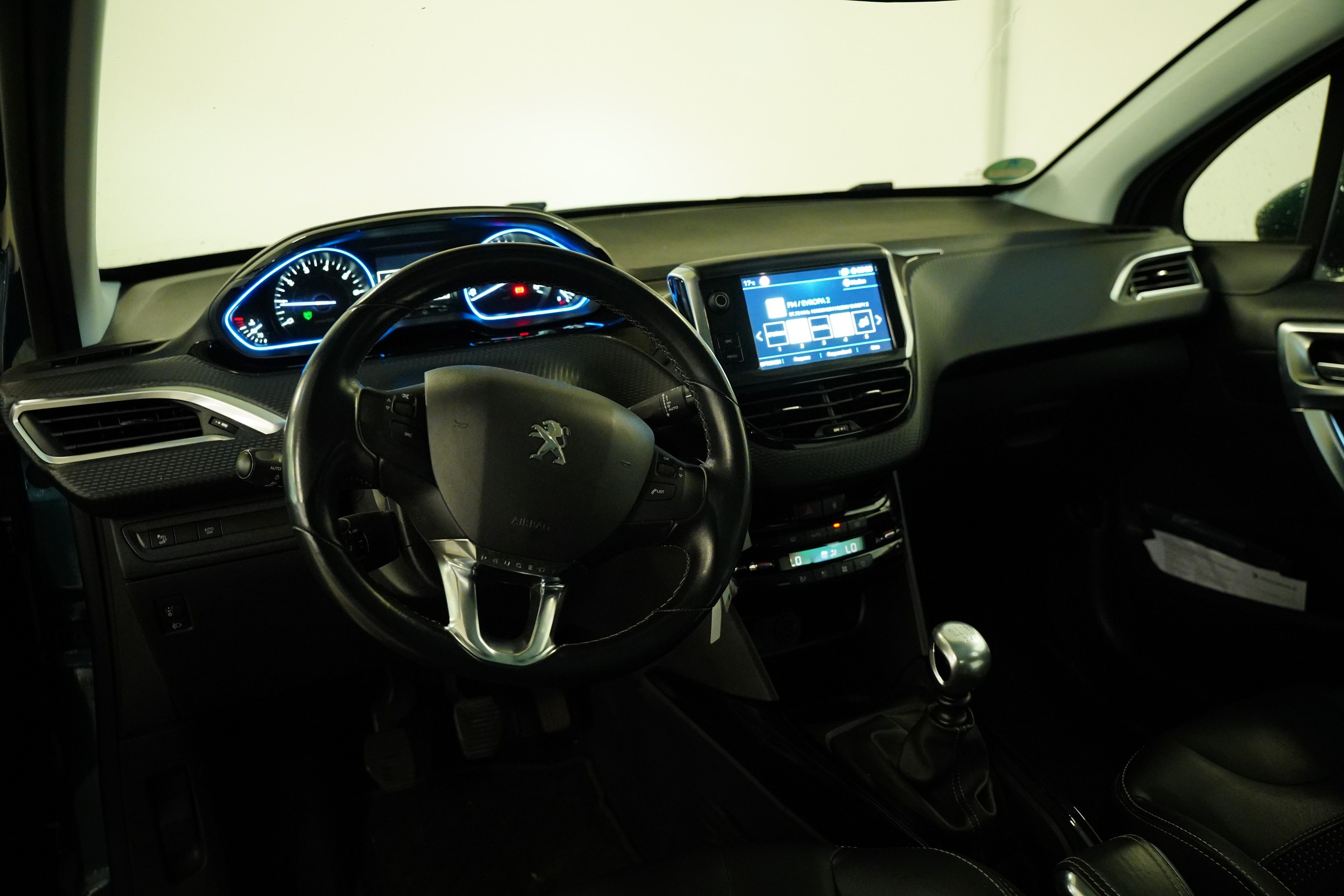 Peugeot 2008, 1.2 PureTech 96 kW Allure - fotka 6