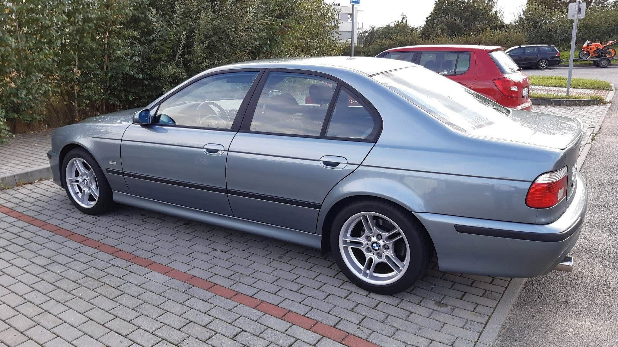 BMW Řada 5, 530i - fotka 2