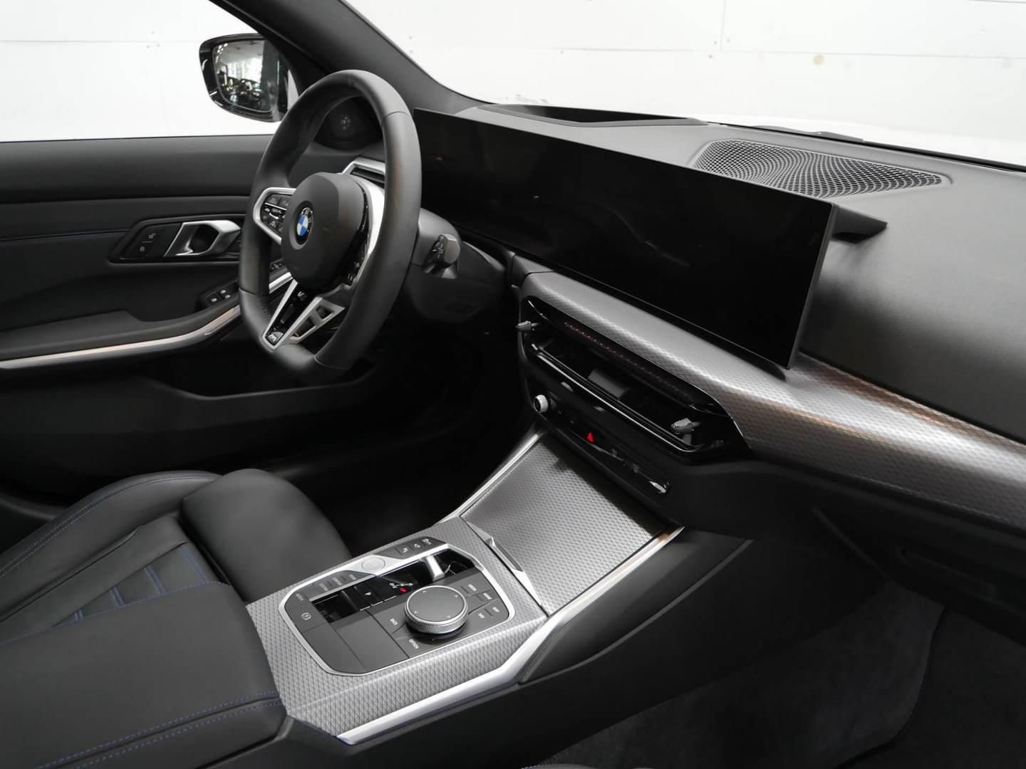 BMW Řada 3, 330d xDrive Touring M PRO - fotka 5