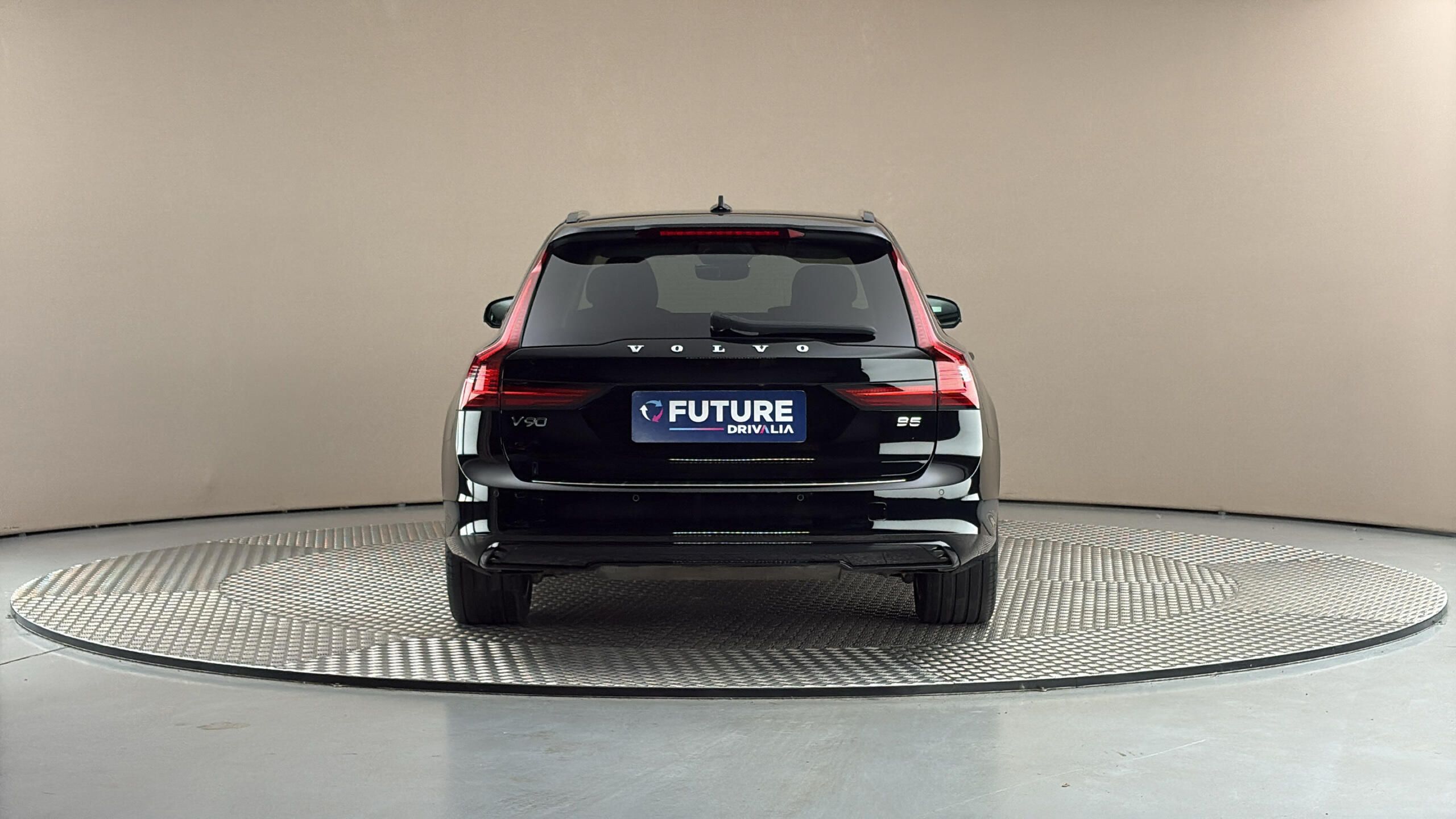 Volvo V90, 2.0 B5 AUT Plus Dark - fotka 5