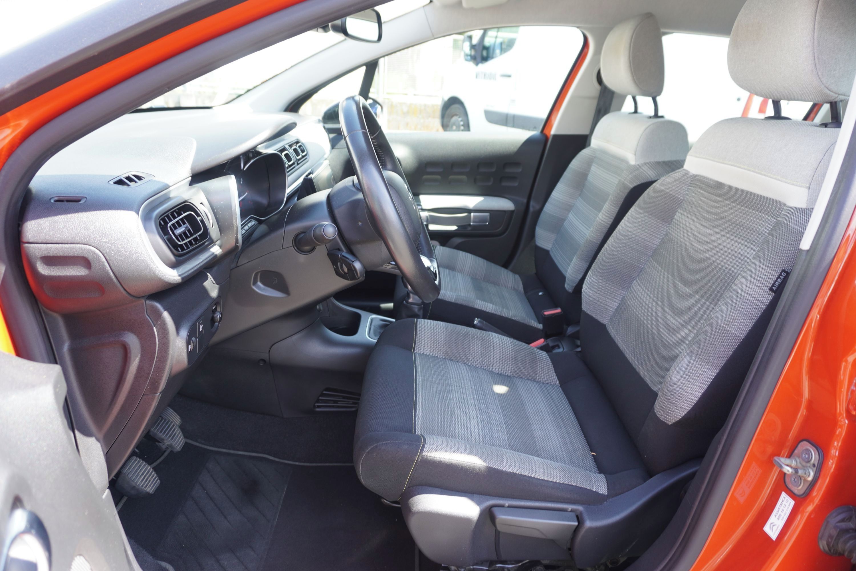 Citroën C3, 1.2PT 82 SHINE - fotka 6