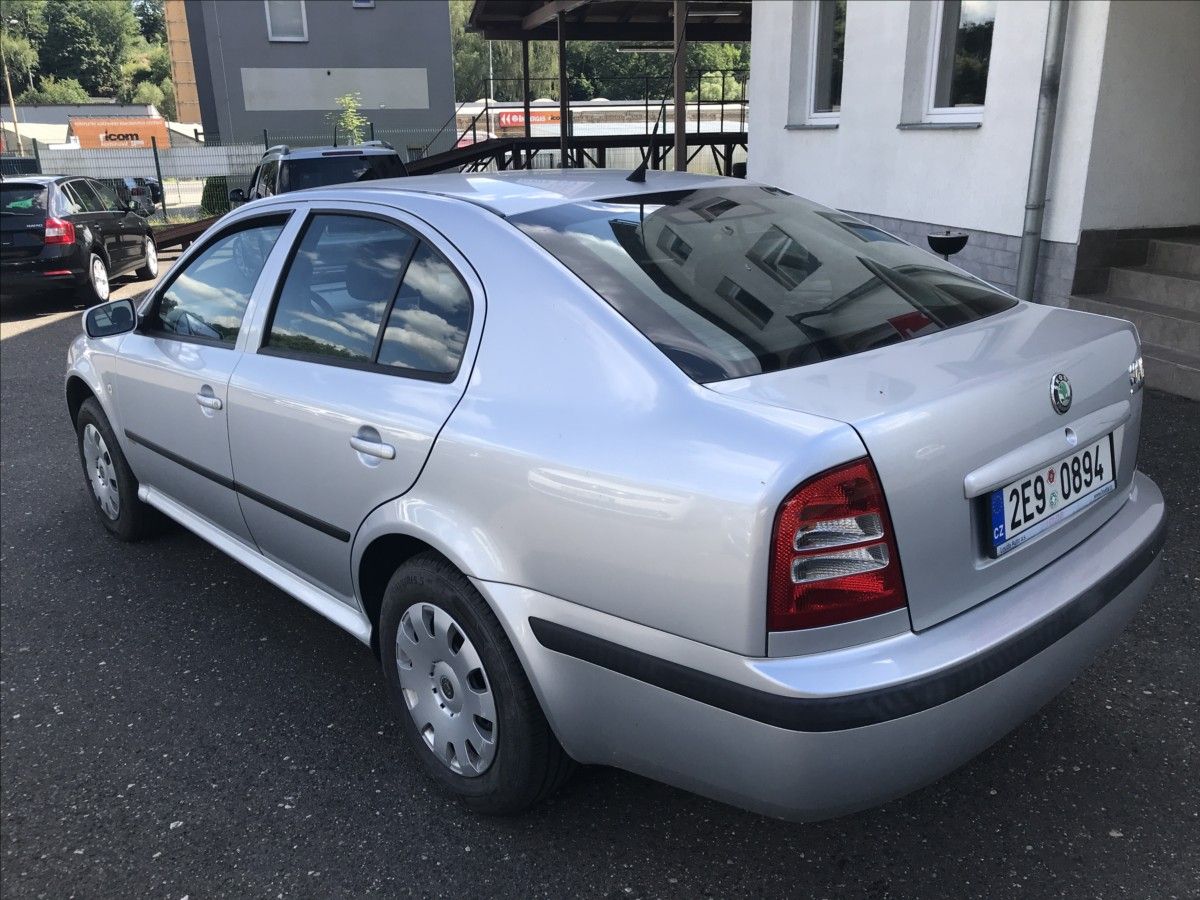 Škoda Octavia, 1,6 MPi 75kW - fotka 6