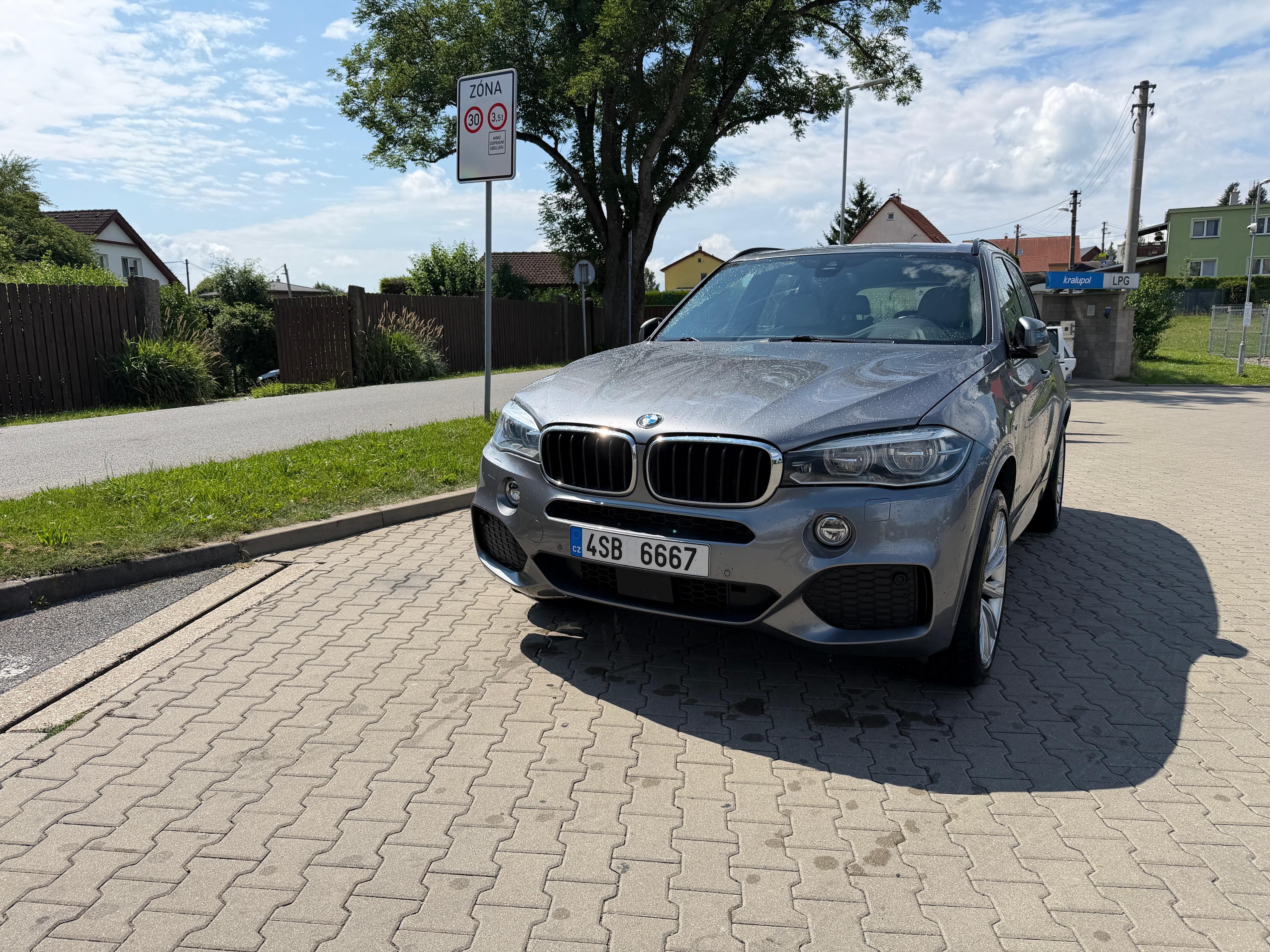 BMW X5, BMW X5 xDrive 30d, M-paket - fotka 2