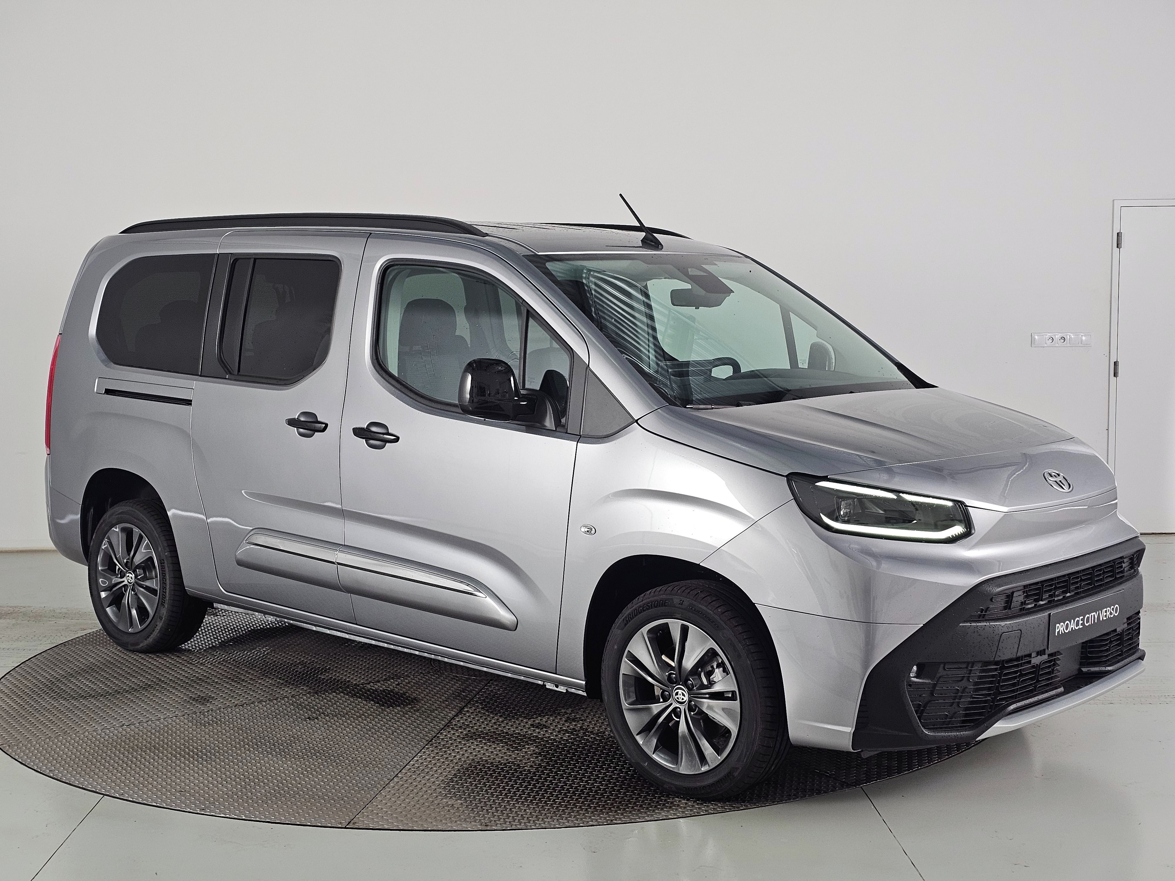 Toyota Proace City Verso, Long 1,5D 130PS Family 7míst - fotka 3