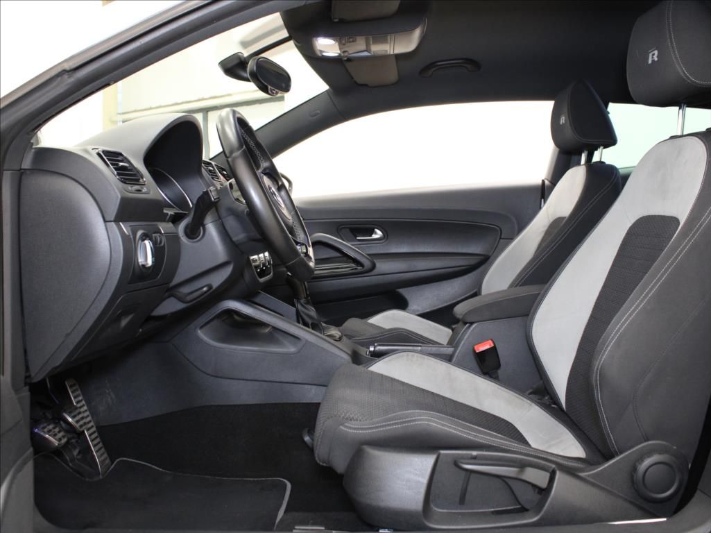 Volkswagen Scirocco, 2,0 R 195kW Manuál 162tkm. - fotka 6