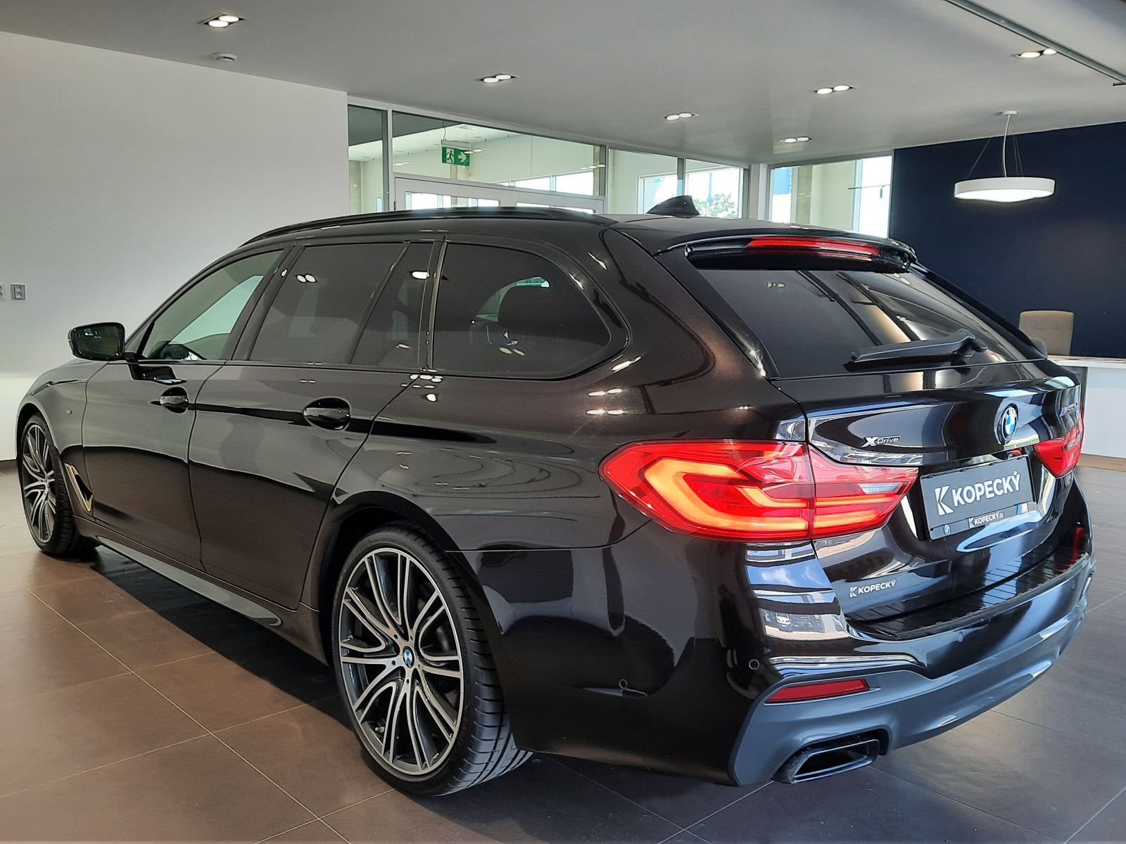 BMW Řada 5, M550d xDrive Touring - fotka 4