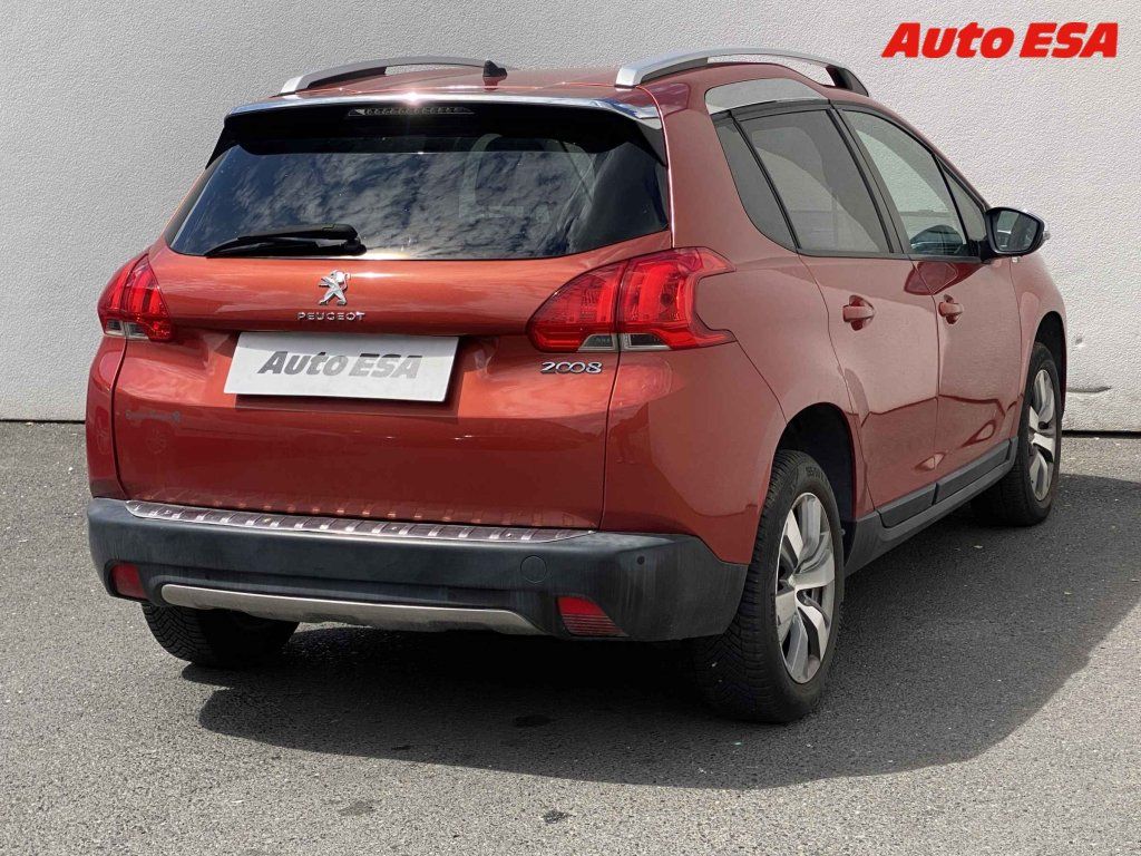 Peugeot 2008, 1.2PT,Style,navi - fotka 4